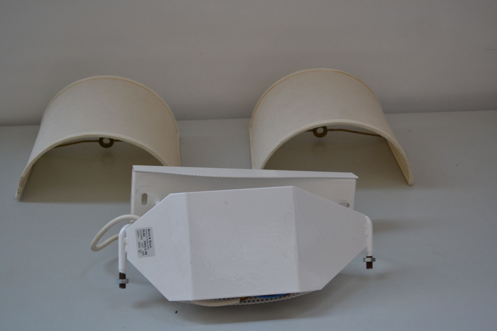 1 x Pair of Wall Light Shades In Cream And Buzzi & Buzzi White Wall Light - Ref J2191 - CL314