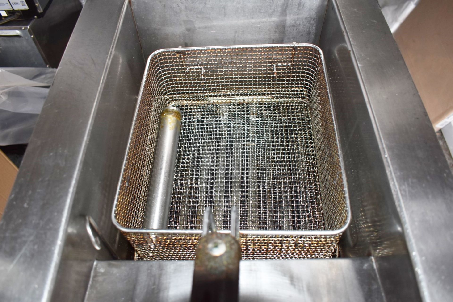 1 x Mareno Single Tank Fryer With Stainless Steel Finish - 3 Phase -H90 x W40 x D75 cms - CL232 - - Image 2 of 10