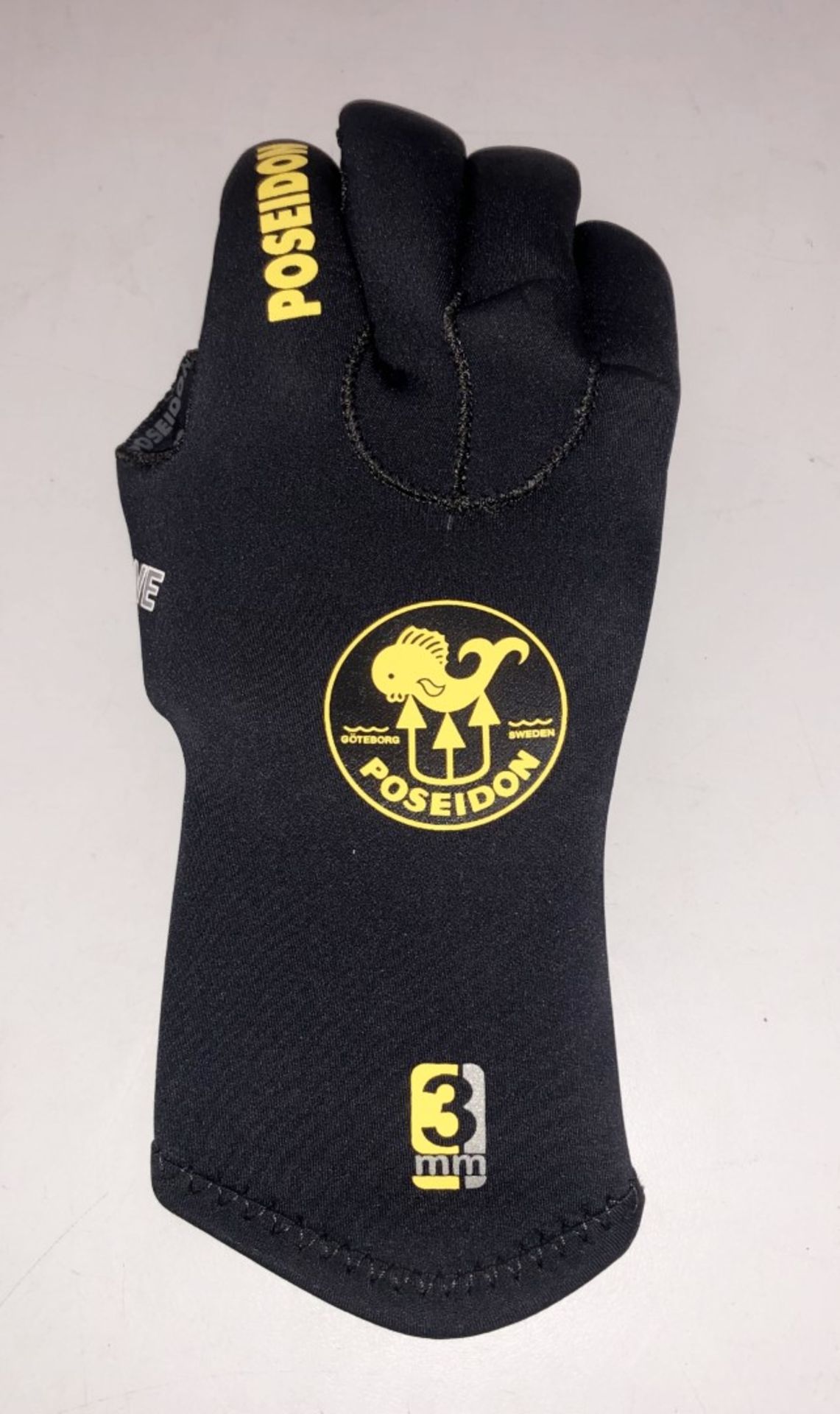 6 Pairs Of New Scuba Gloves - CL349 - Altrincham WA14 - Image 6 of 25