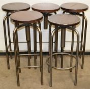 5 x Industrial-Style Tall Commercial Bar Stools With Round Wooden Tops - Dimensions: Height: 81cm,