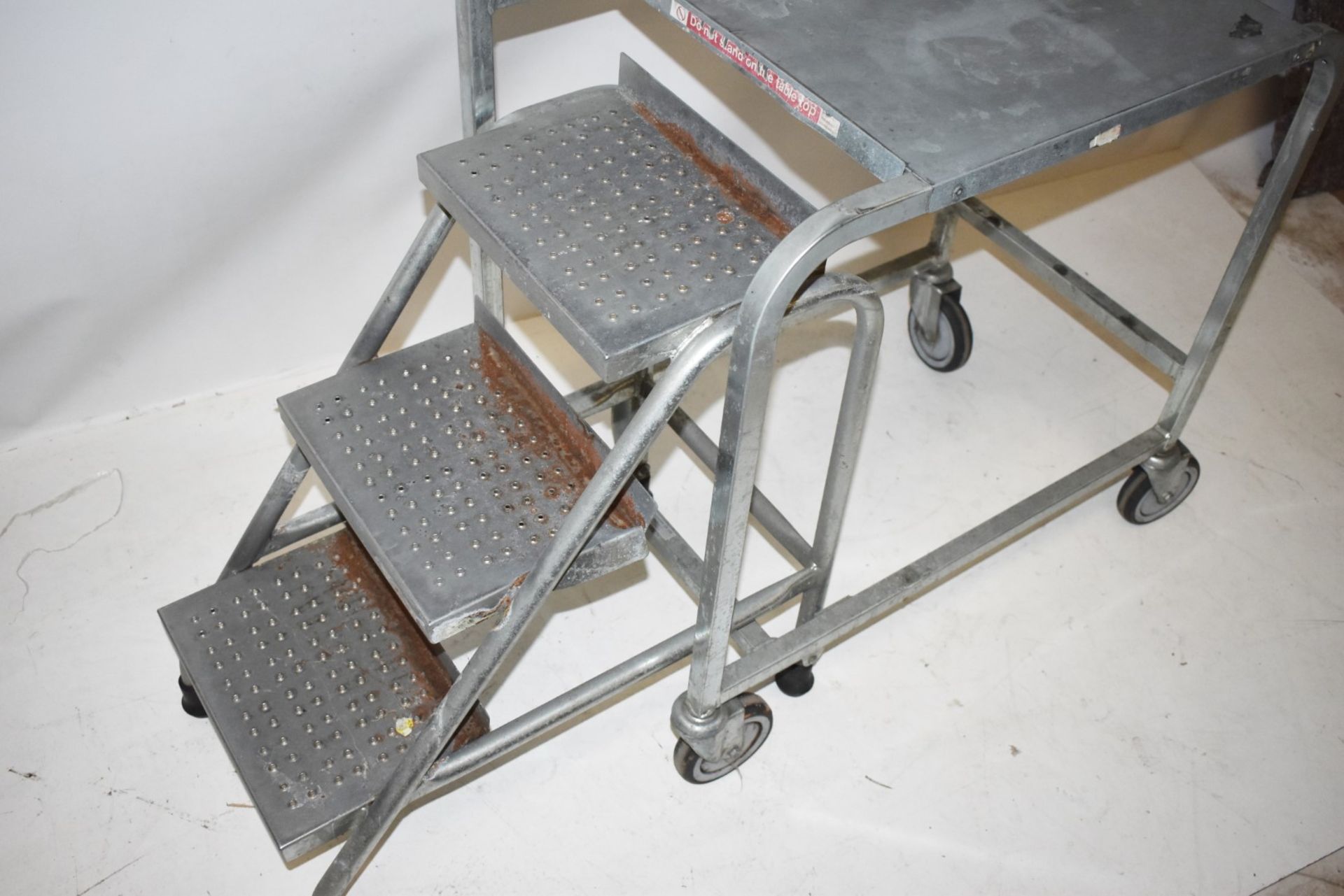 1 x Metal Craft Industries Mobile Platform Step Ladder - Mobile Platform With 3 Tread Pull Out - Bild 6 aus 6