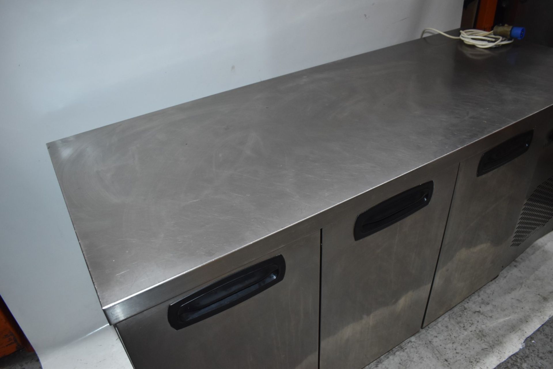 1 x Commercial Three Door Commercial Counter Top Refridgerator - 240v - H87 x W179 x 70 cms - - Image 2 of 7