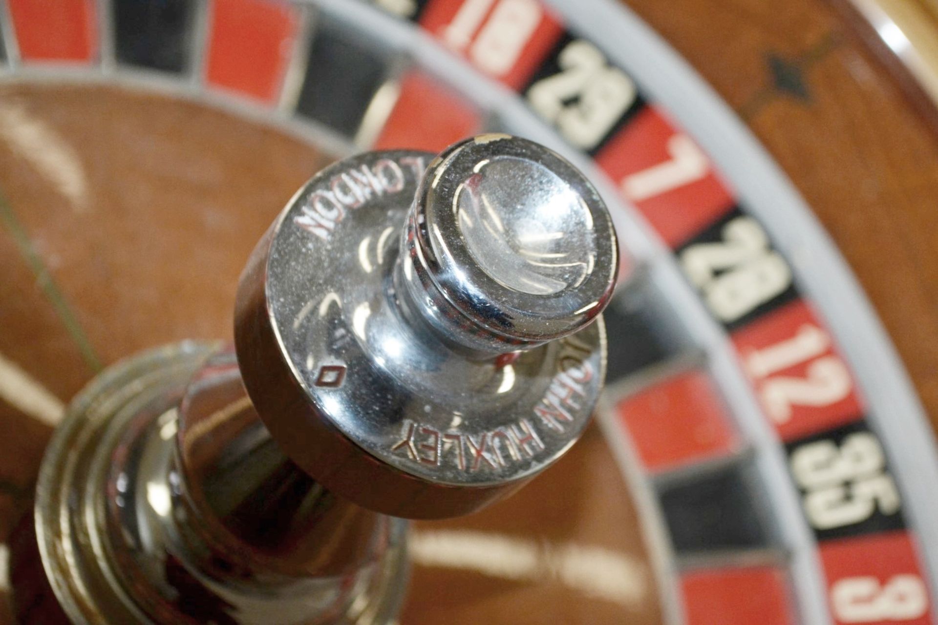 1 x JOHN HUXLEY OF LONDON 'Saturn' 32" Casino Roulette Wheel