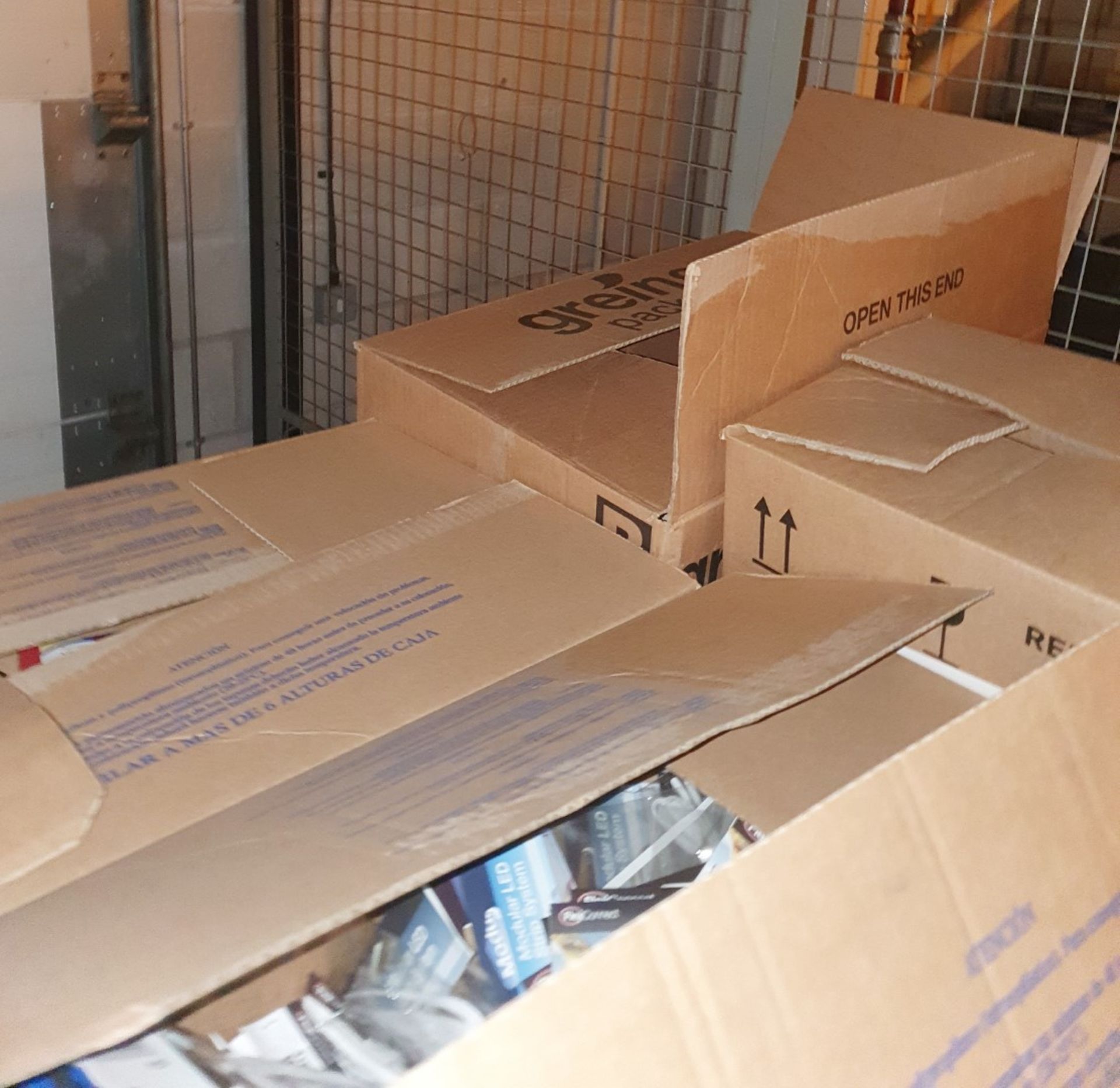 1 Pallet of Assorted Lighting and Electrical - Sockets, Lights, Switches - Trade Value over £6,000 - Bild 5 aus 12