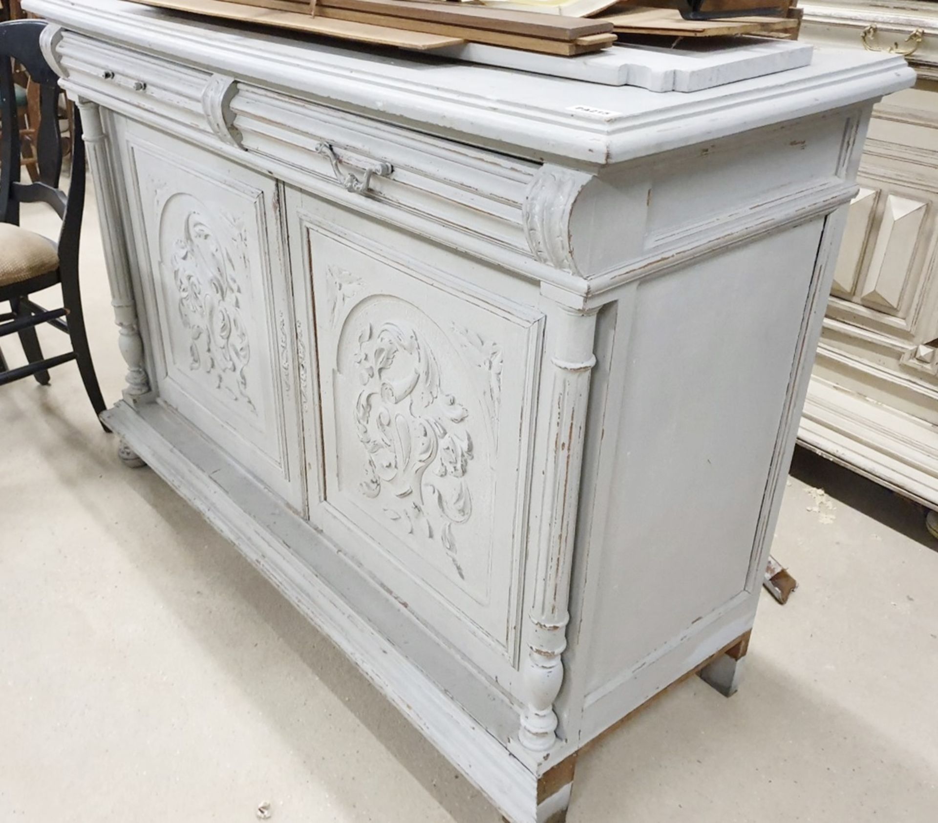 1 x Shabby Chic Dresser in Distressed Duck Egg Blue - H100/170 x W140 x D51 cms - Ref PA215 - - Image 2 of 10