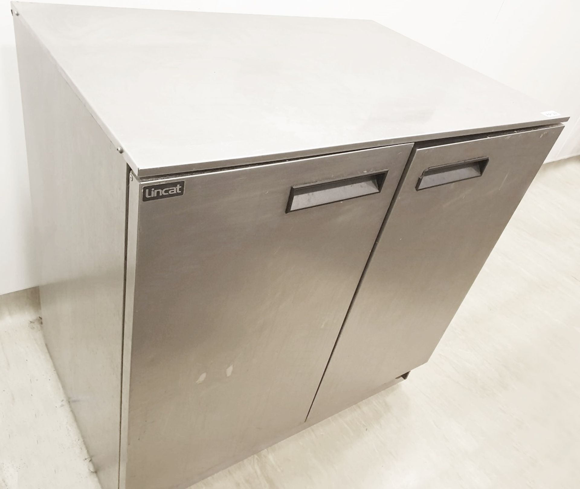 1 x Lincat Plate Warming Cupboard With Stainless Steel Exterior - H90 x W90 x D60 cms - Ref