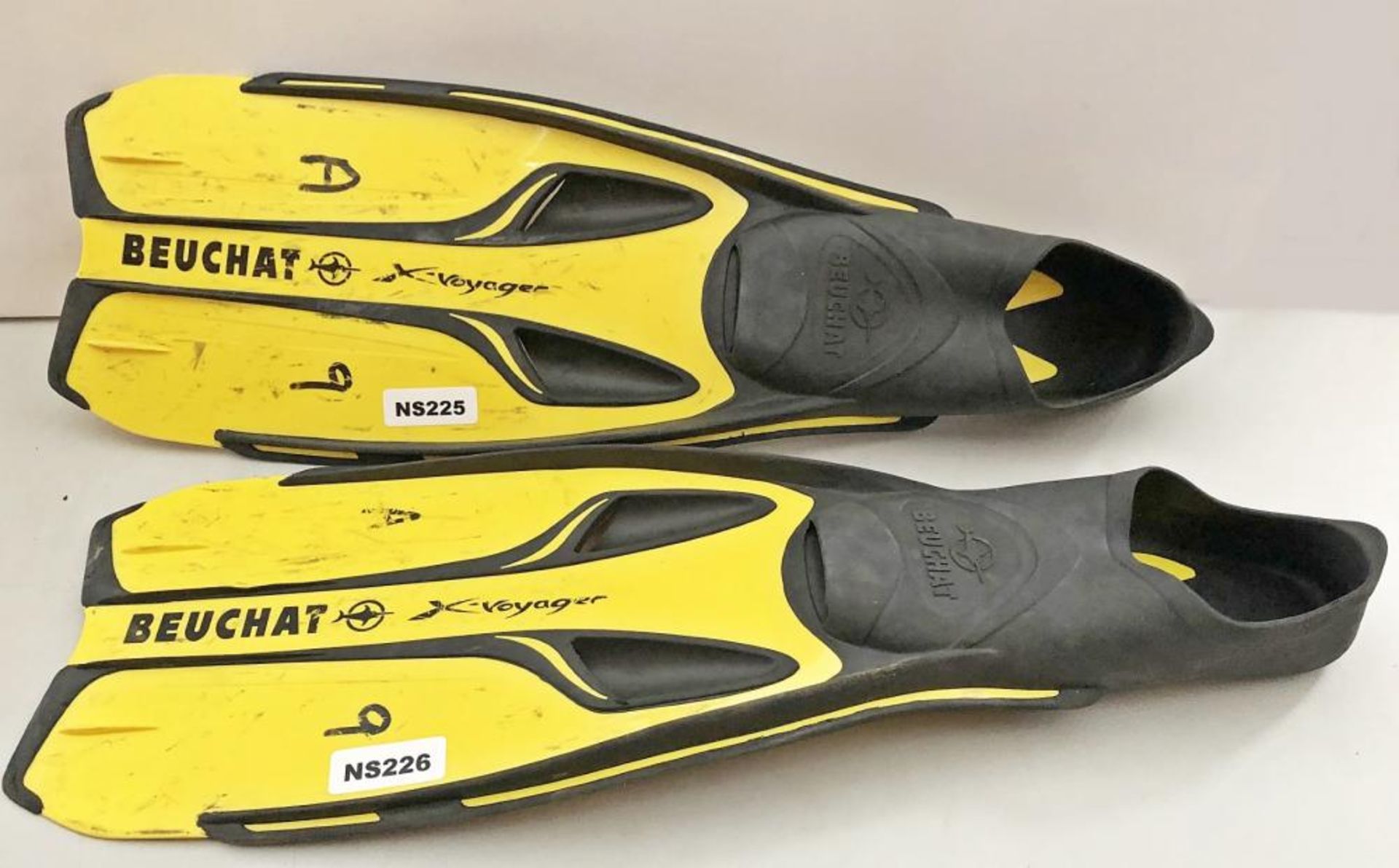 2 x Pairs Of Size 8-9 Diving Fins - Ref: NS169, NS170, NS225, NS226 - CL349 - Location: Altrincham W - Image 8 of 10