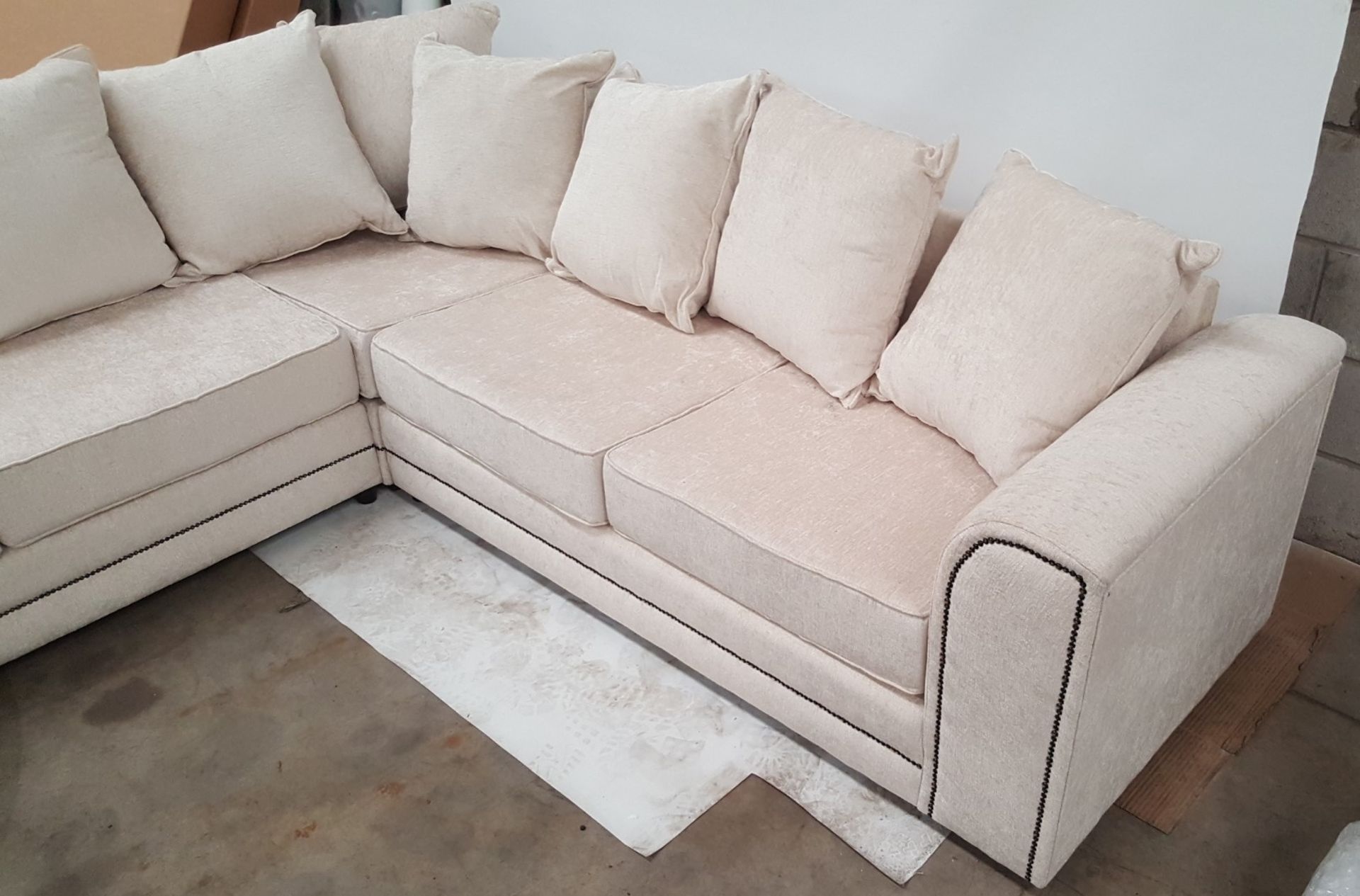 1 x Luxurious Pearl White Fabric L-Shaped Corner Seater Sofa - Ref BY198 - Image 3 of 7