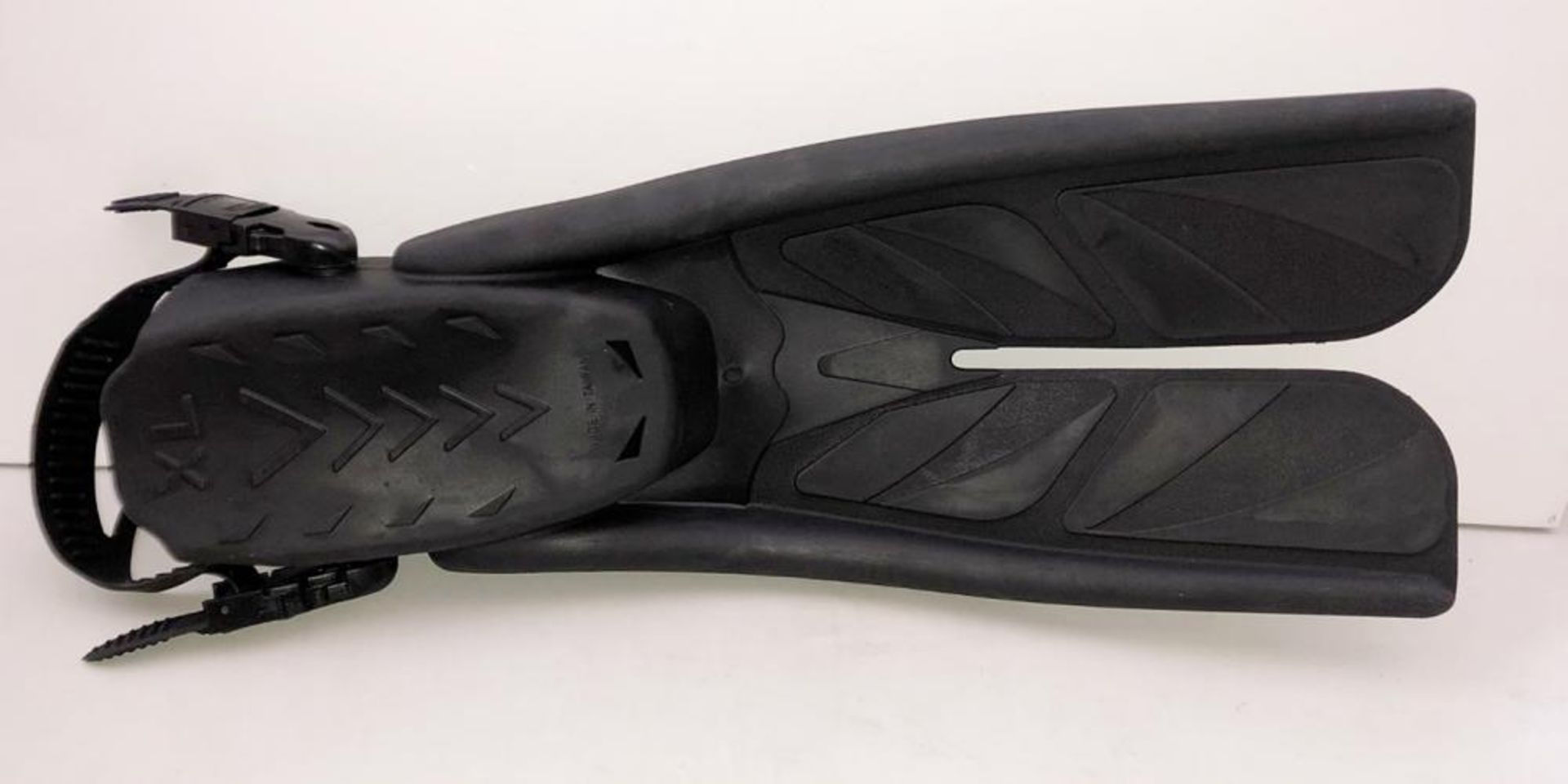 A Pair Of New XL Coda Dual Diving Fins - Ref: RB112, RB113 - CL349 - Location: Altrincham WA14 - RRP - Image 8 of 8