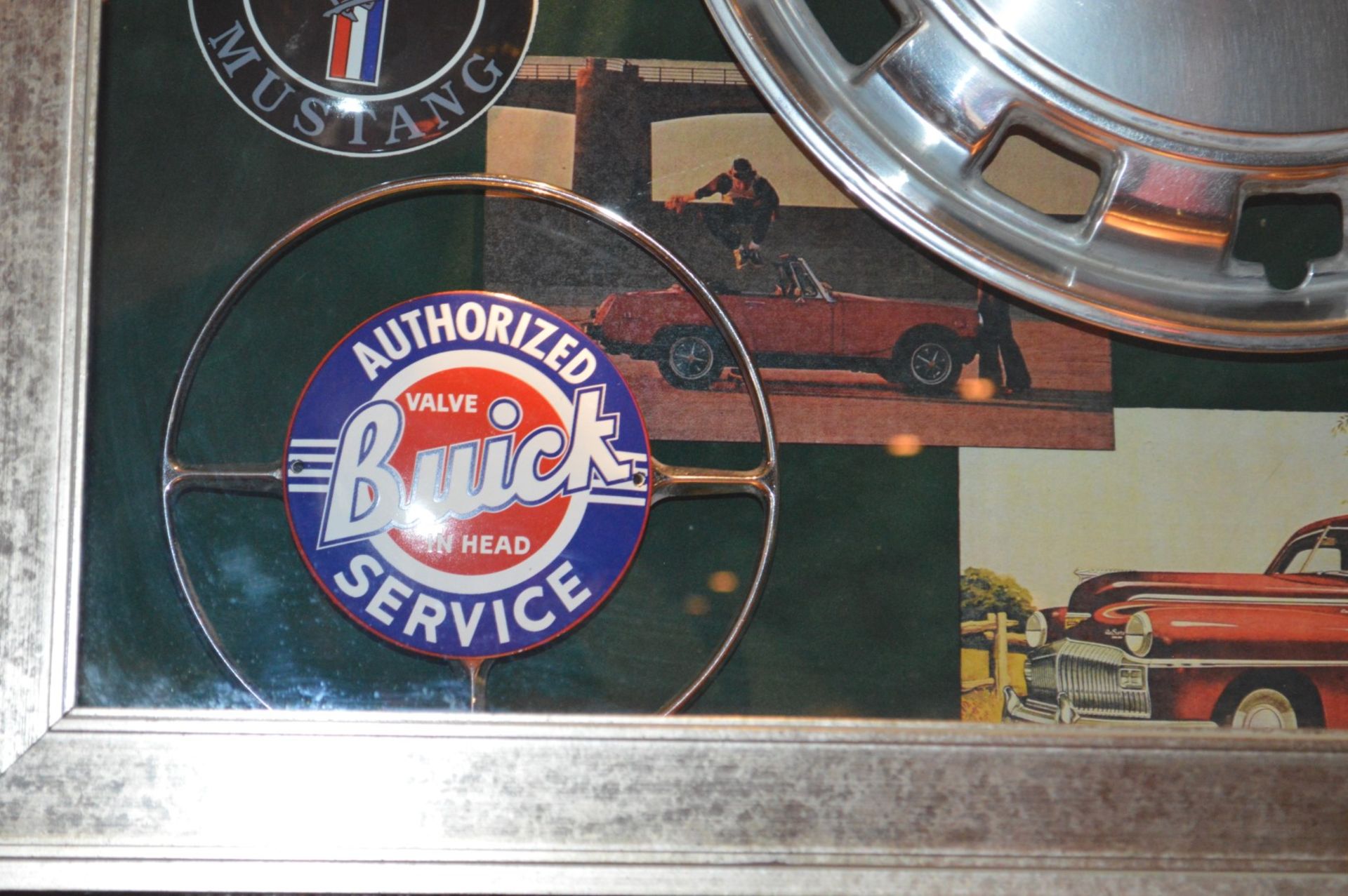 1 x Americana Wall Mounted Illuminated Display Case - DETROIT MOTOR ACCESSORIES - Includes Various - Image 5 of 8