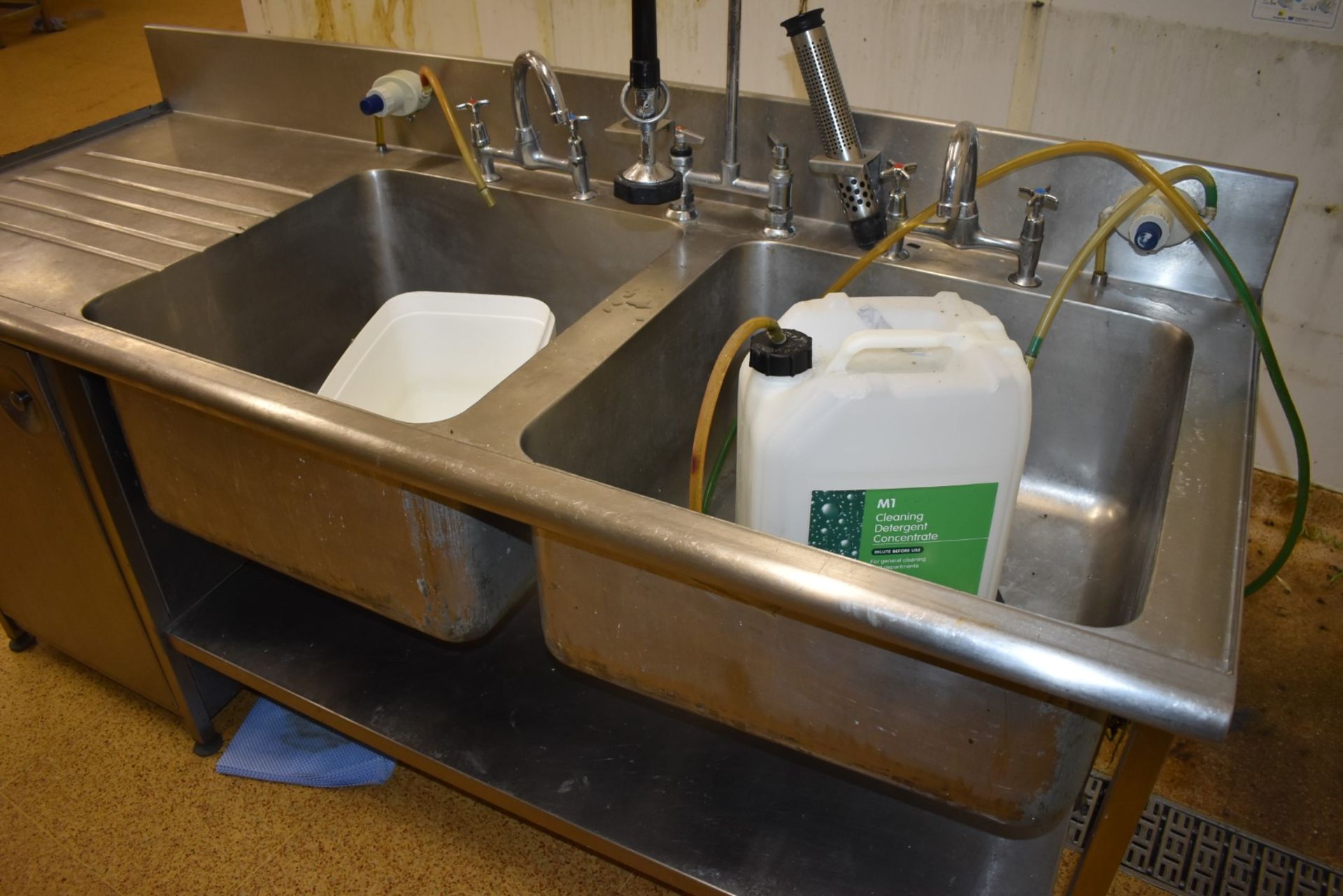 1 x Stainless Steel Twin Sink Basin With Two Large Sink Basins, Drainer, Cupboard, Undershelf, - Image 6 of 7
