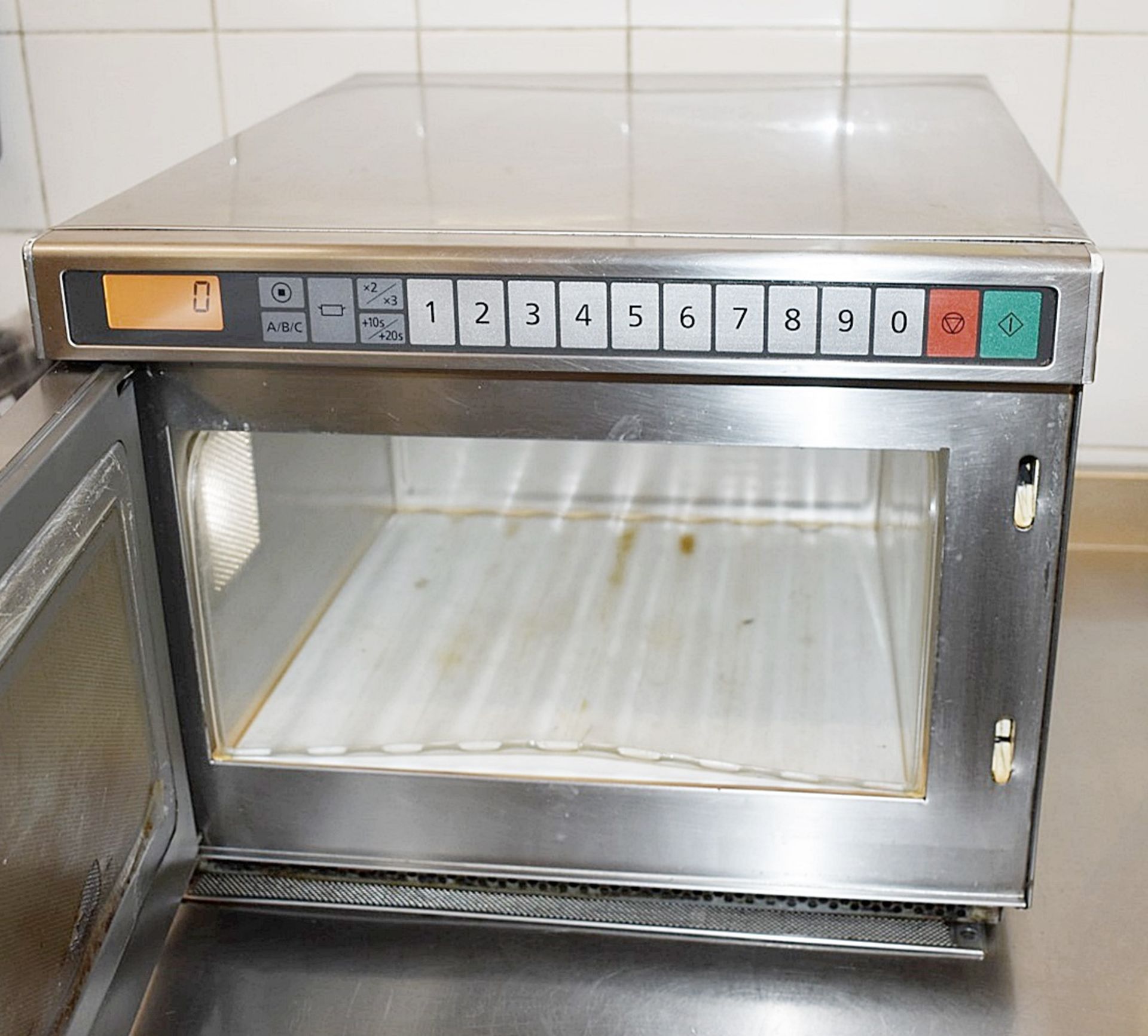 1 x Panasonic NE-1835 Commercial Microwave Oven With Stainless Steel Exterior - 240v - Ref C509 - CL - Image 3 of 4