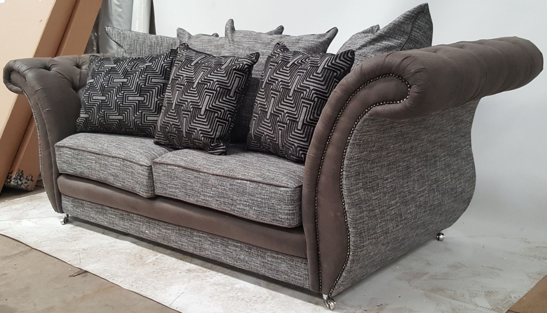 1 x Stylish Bespoke Two Tone Triple Seater Sofa - Ref BY196