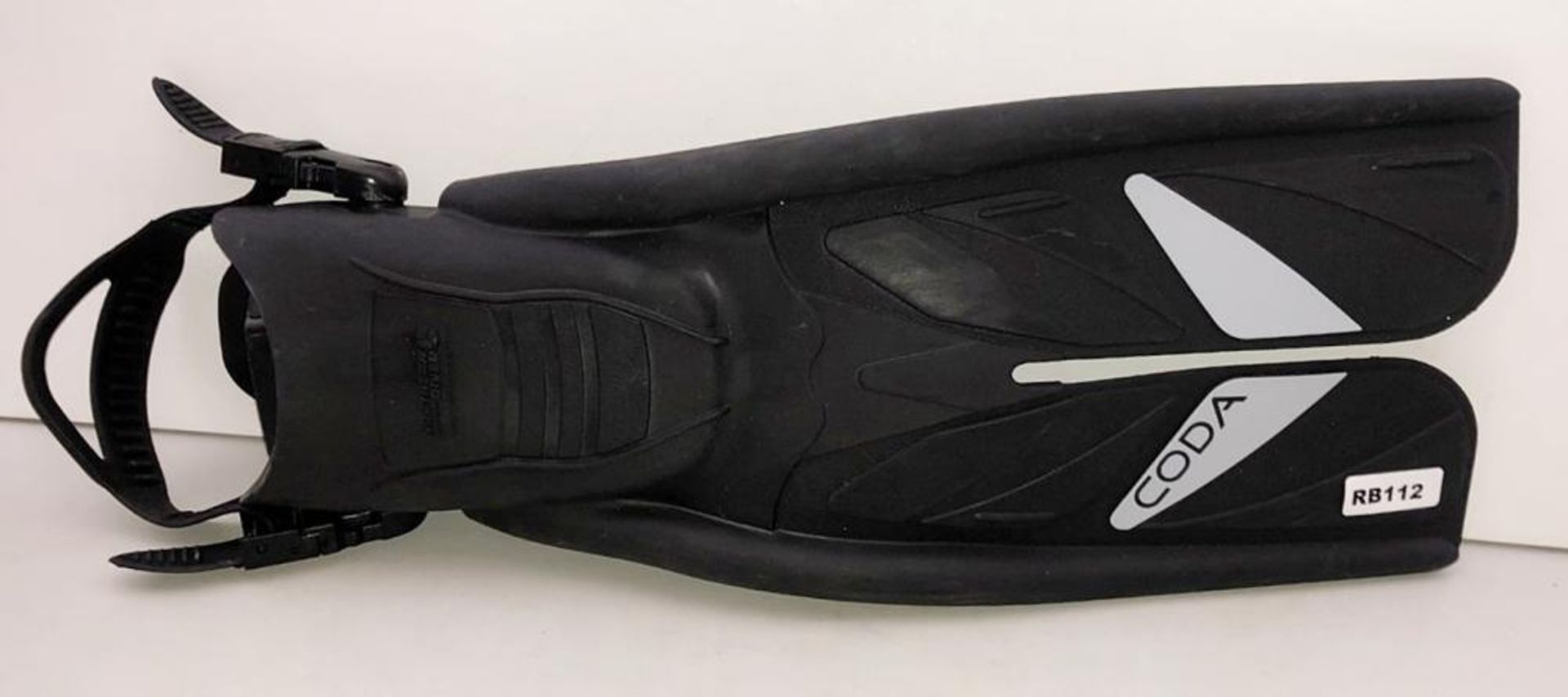 A Pair Of New XL Coda Dual Diving Fins - Ref: RB112, RB113 - CL349 - Location: Altrincham WA14 - RRP - Image 4 of 8