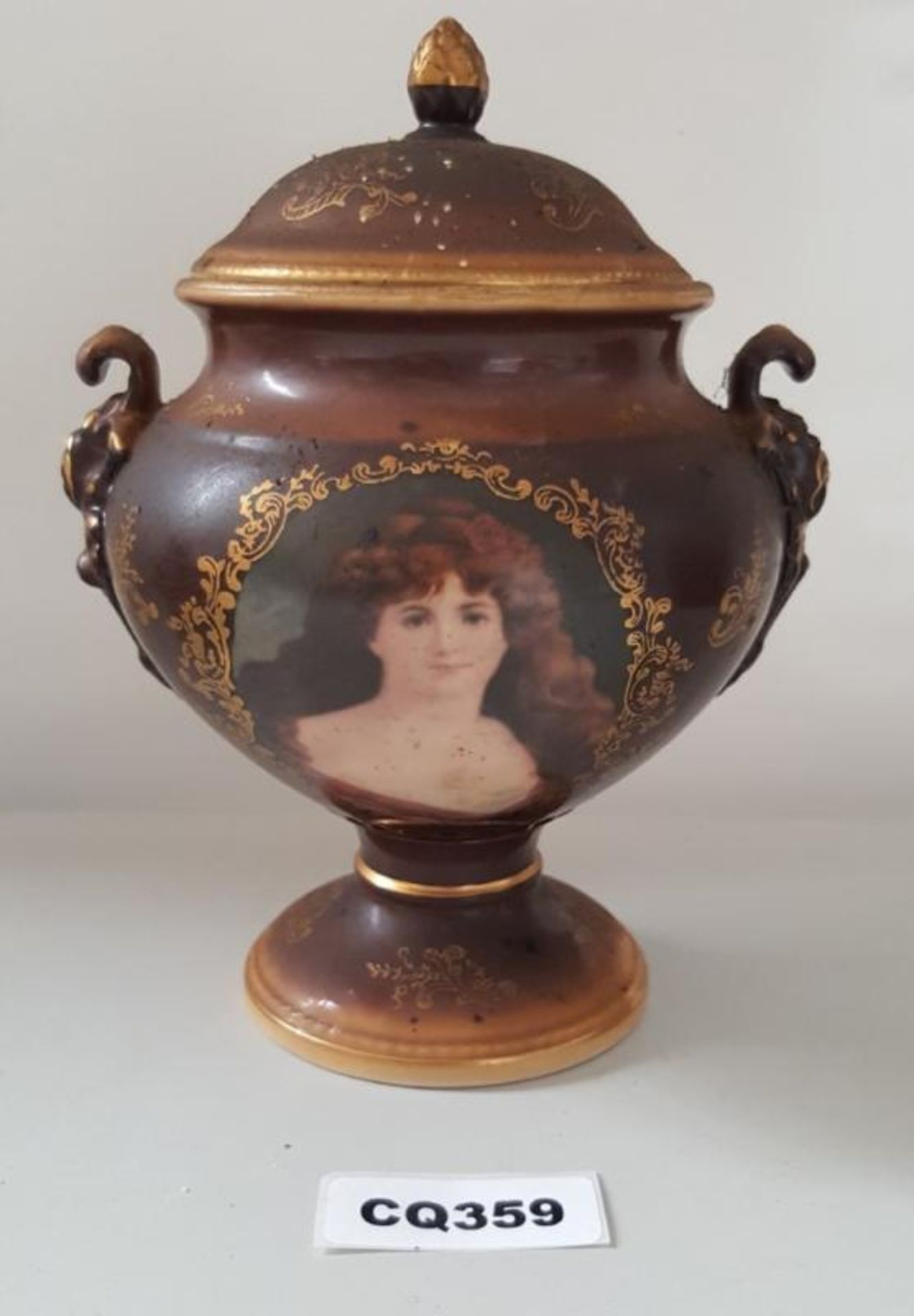 1 x Antique Porcelain Urn With A Womens Portrate On Front - Ref CQ359 E - Dimensions: H21/L15cm - CL