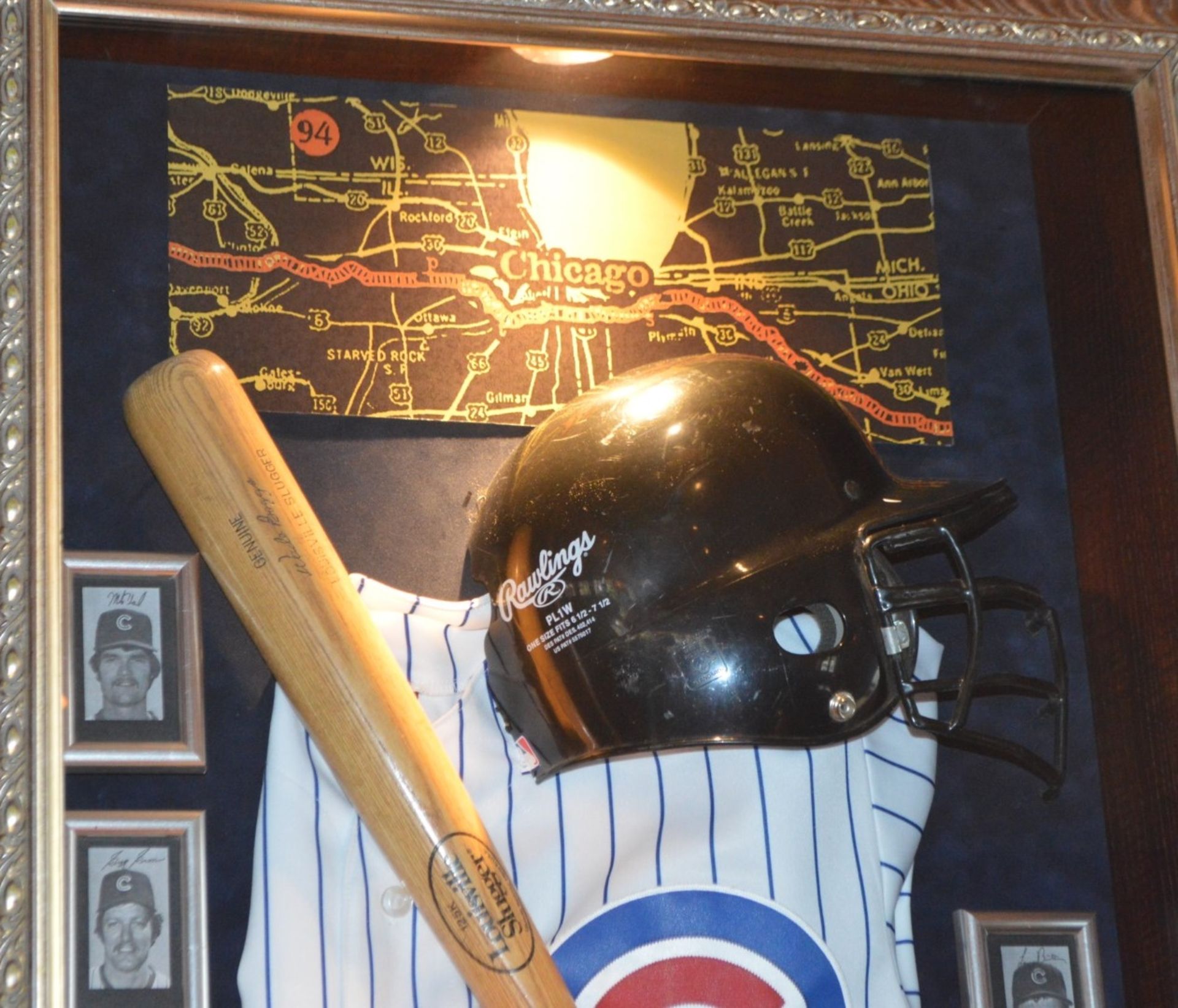 1 x Americana Wall Mounted Illuminated Display Case - CHICAGO CUBS BASEBALL - Includes Various - Image 6 of 7