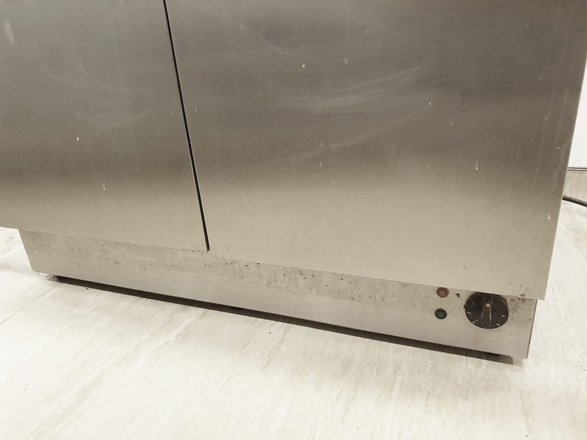 1 x Lincat Plate Warming Cupboard With Stainless Steel Exterior - H90 x W90 x D60 cms - Ref - Image 2 of 4