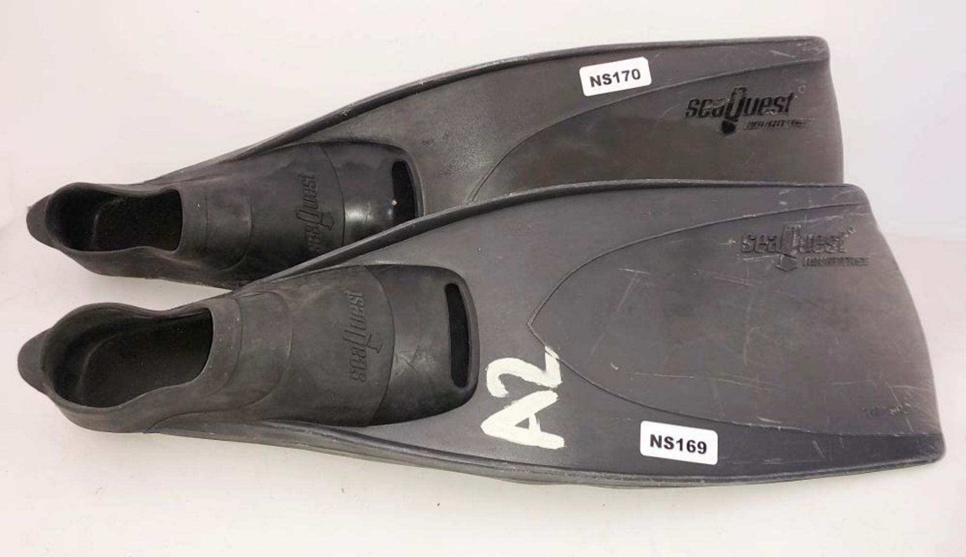 2 x Pairs Of Size 8-9 Diving Fins - Ref: NS169, NS170, NS225, NS226 - CL349 - Location: Altrincham W - Image 3 of 10