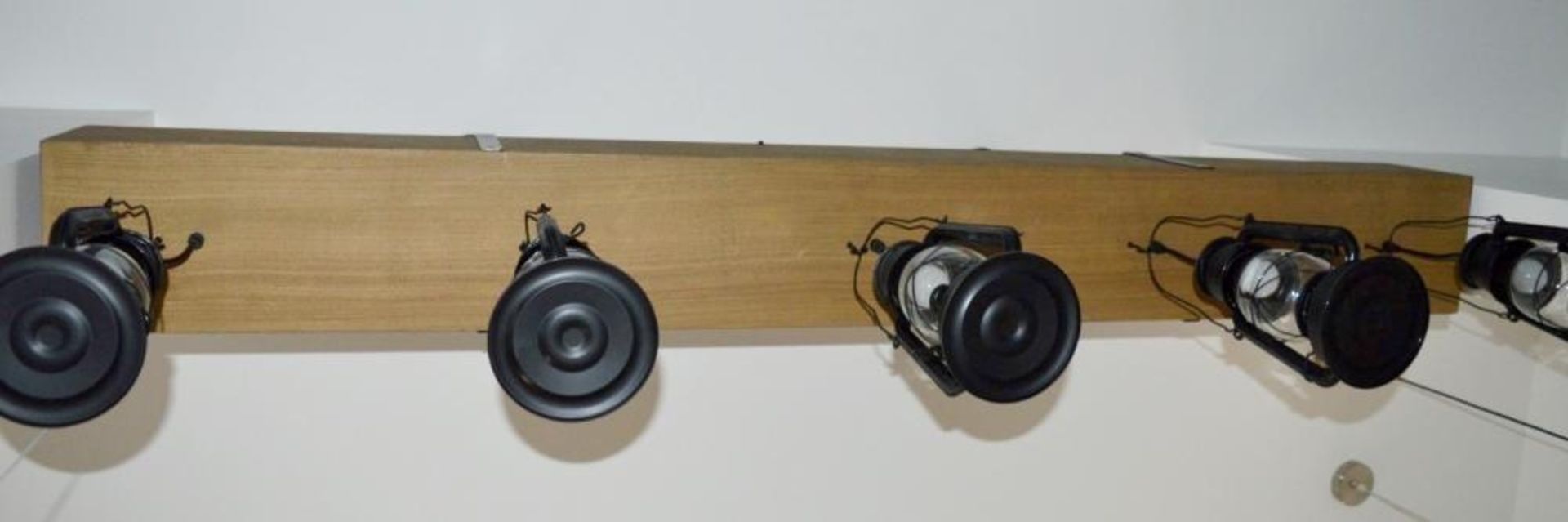 1 x Rustic Wooden Beam Decorative 5 Hurricane Lantern Ceiling Light - Ex Display Stock - CL298 - Ref - Image 5 of 5