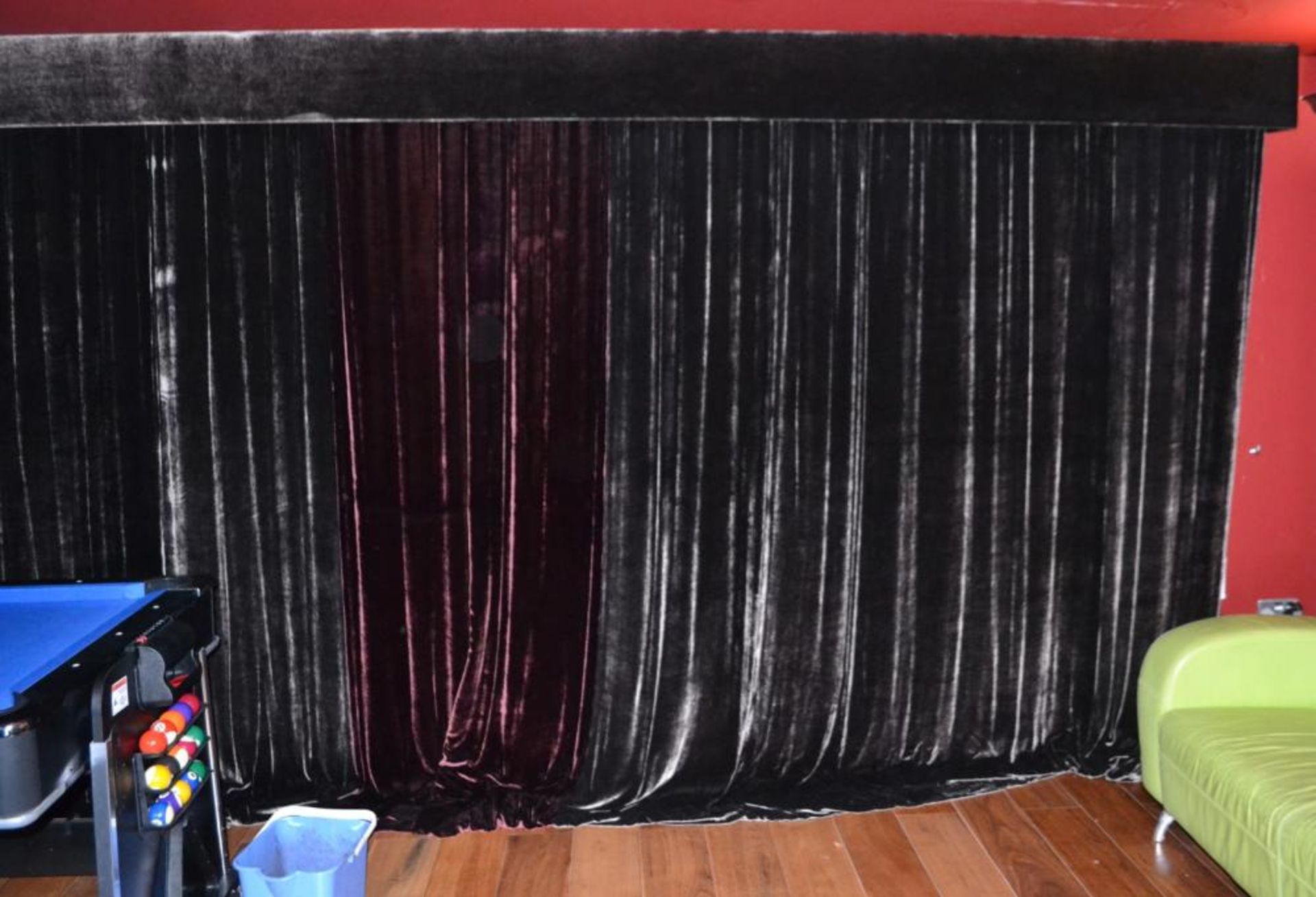 2 Pairs of 2-Tone Luxurious Velour Curtains With Matching Bracket - CL439 - Location: Ilkey LS29 - U