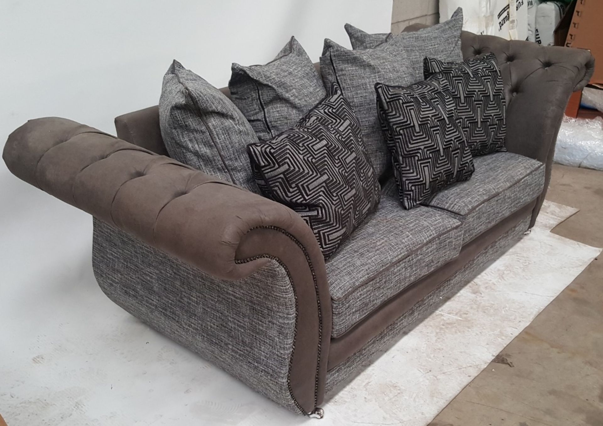 1 x Stylish Bespoke Two Tone Triple Seater Sofa - Ref BY196 - Image 3 of 7