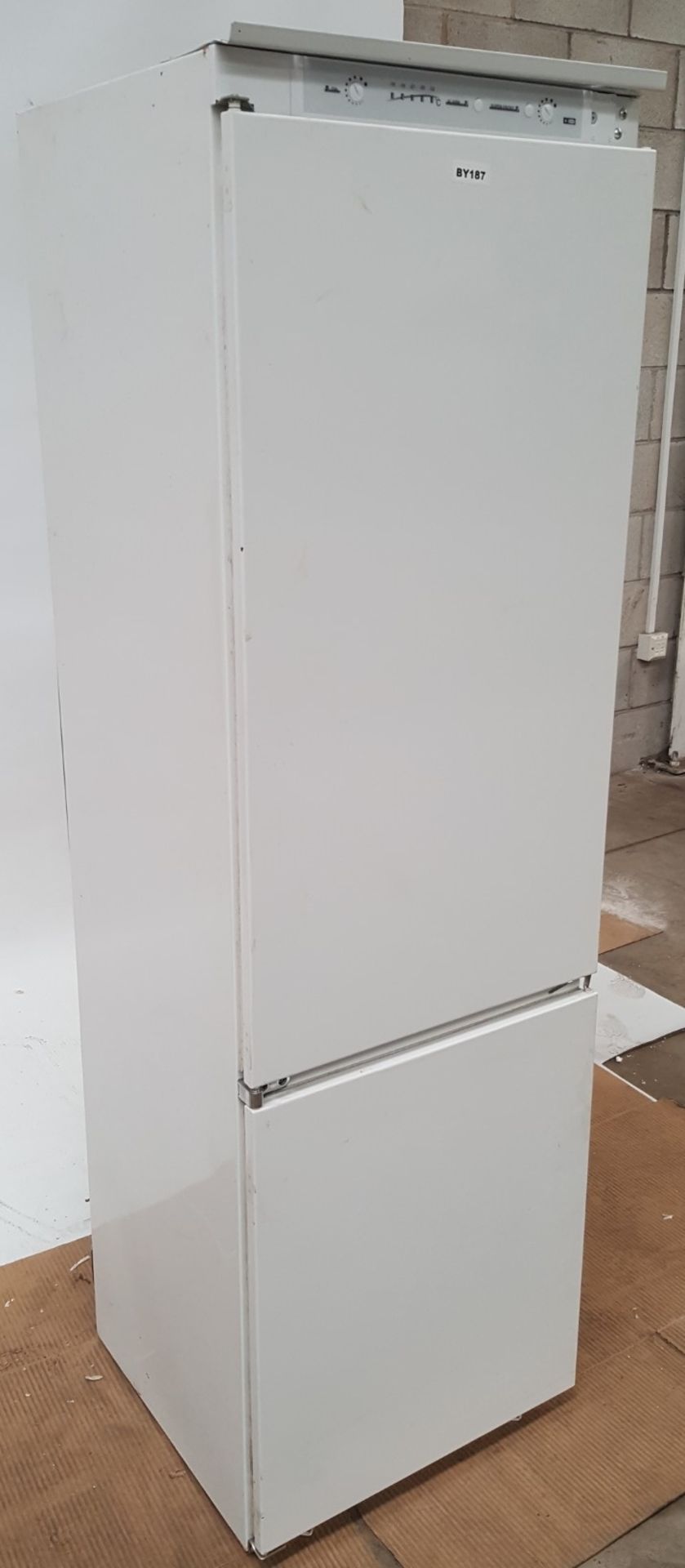 1 x Prima Integrated 70/30 Frost Free Fridge Freezer LPR472A1 - Ref BY187