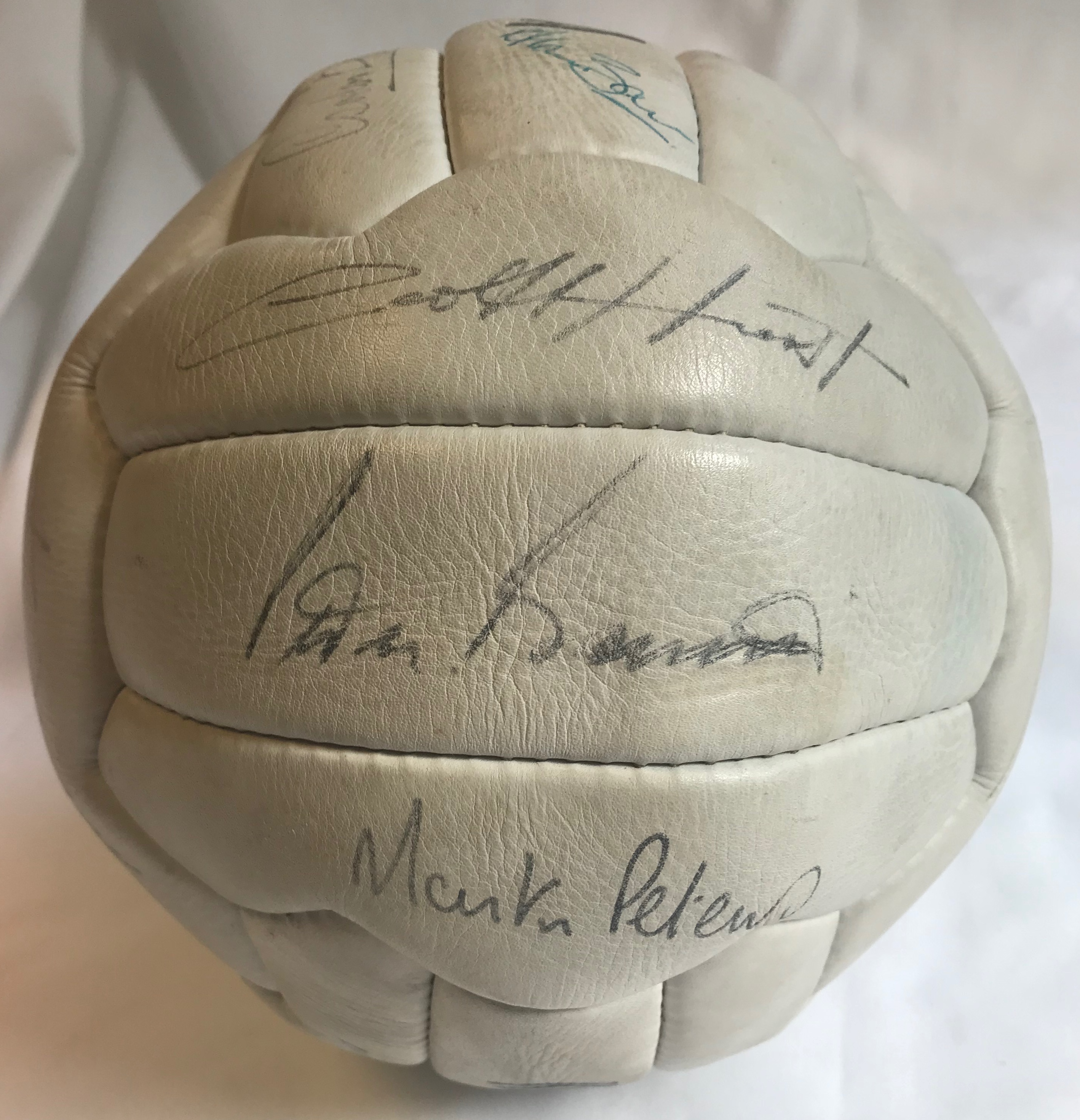 ENGLAND FOOTBALL: A good white leather 'New Excella' football individually signed by fourteen - Image 3 of 7