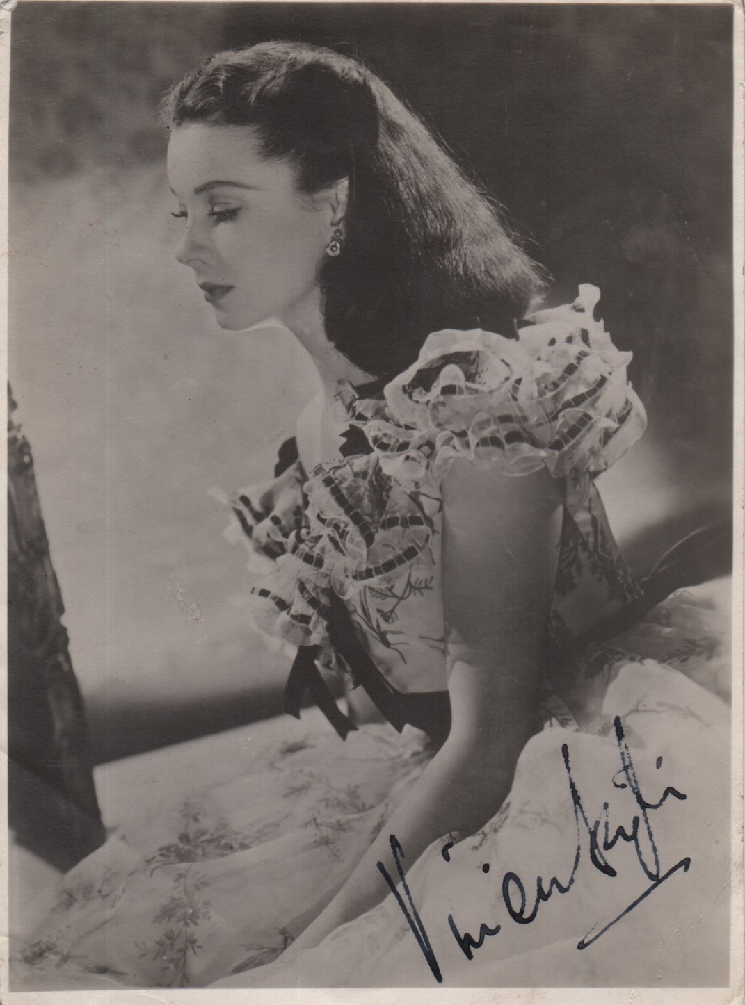 LEIGH VIVIEN: (1913-1967) English Actress, Academy Award winner. Vintage signed 4.