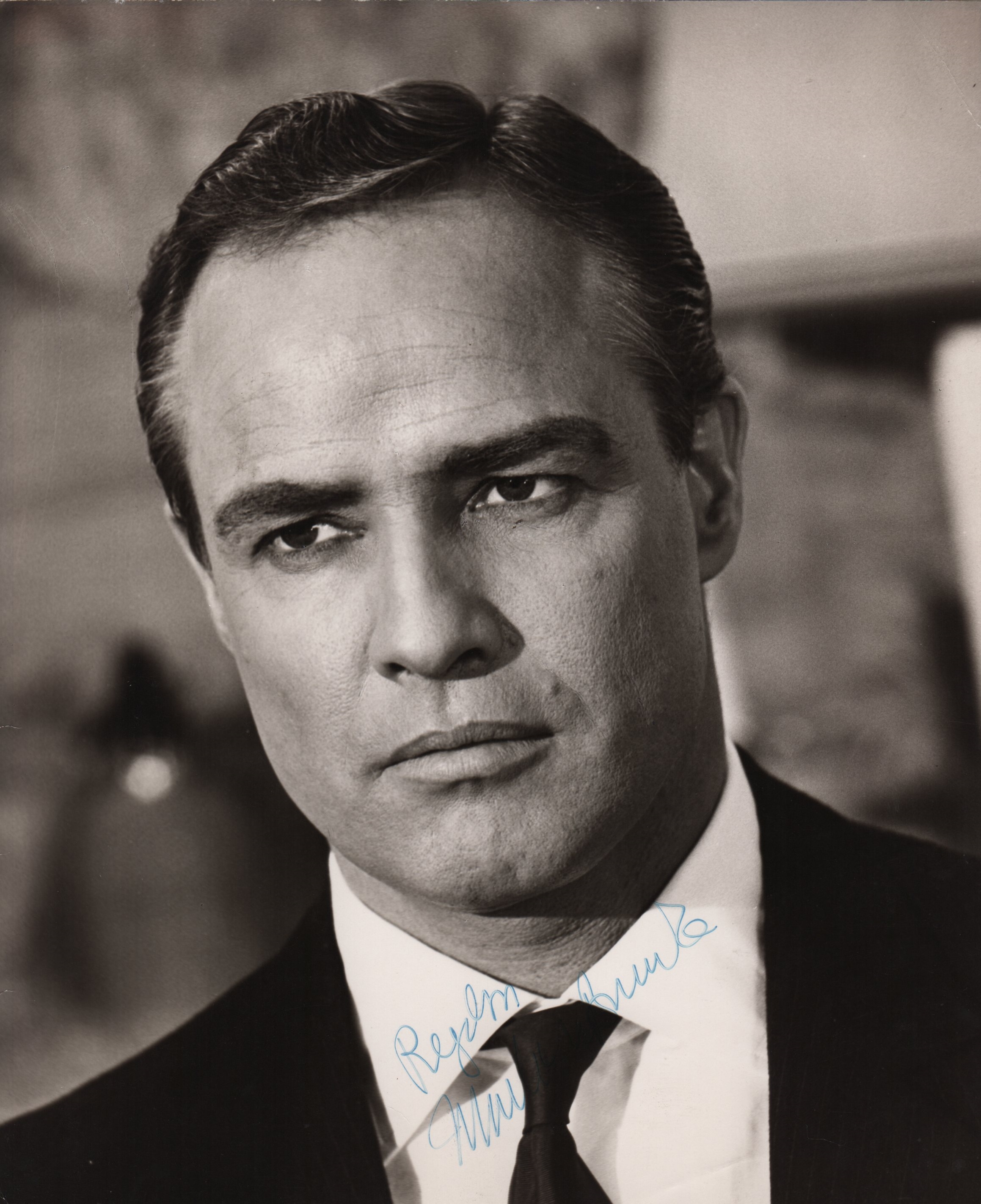 BRANDO MARLON: (1924-2004) American Actor, Academy Award winner. A good, large vintage signed 9.