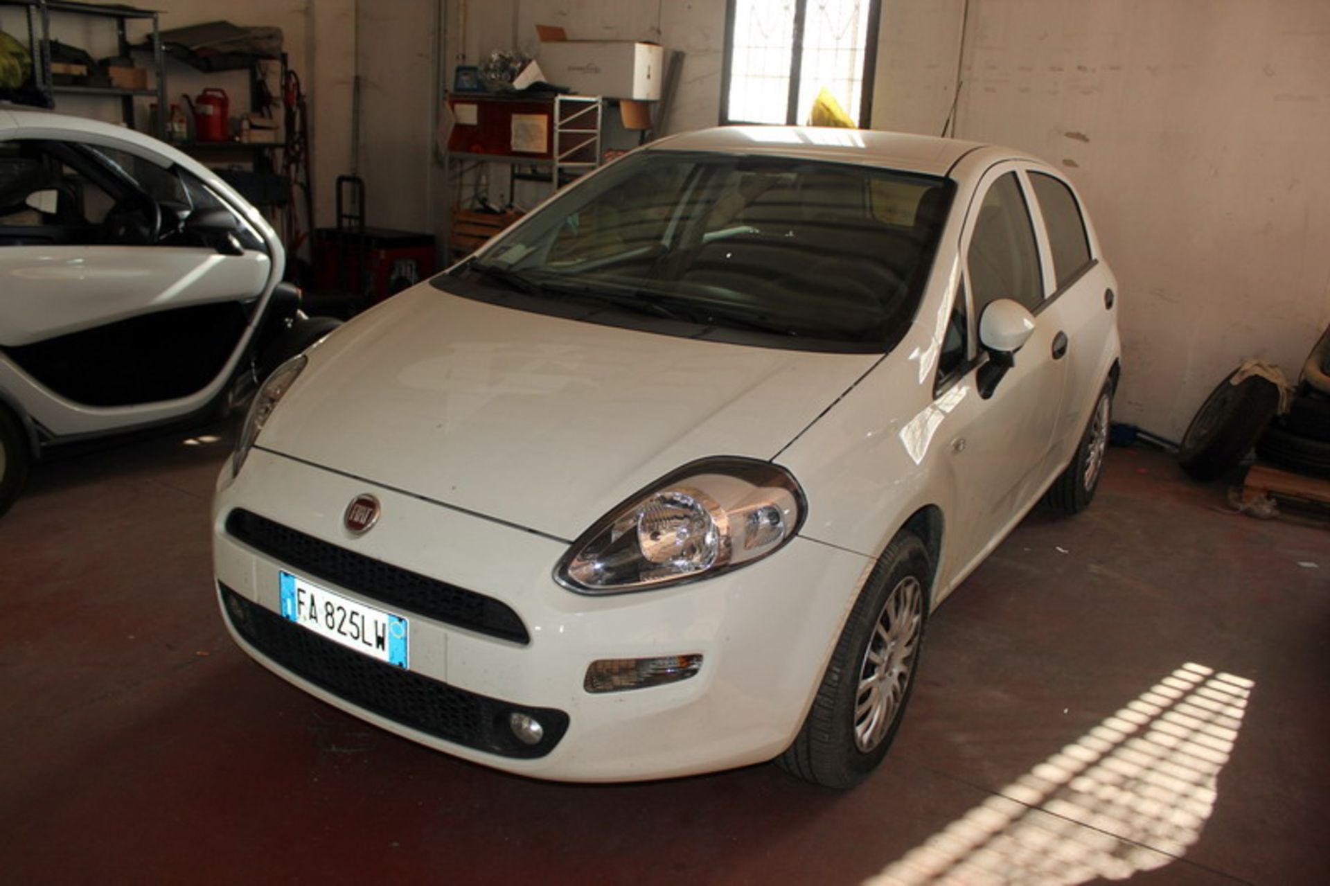 N. 31 (734 IVG FALLIMENTO) AUTOVETTURA FIAT PUNTO, ANNO 2015, BENZINA/GPL, TARGATA FA 825 LW ( IVG