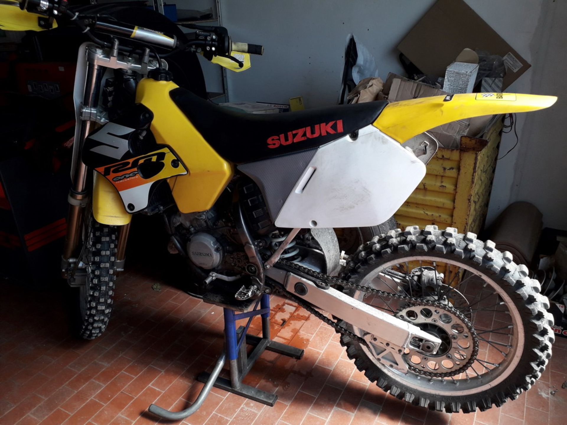 N. 4279 (V.F. 930) MOTO CROSS SUZUKI 125CC. (NON IMMATRICOLATA)