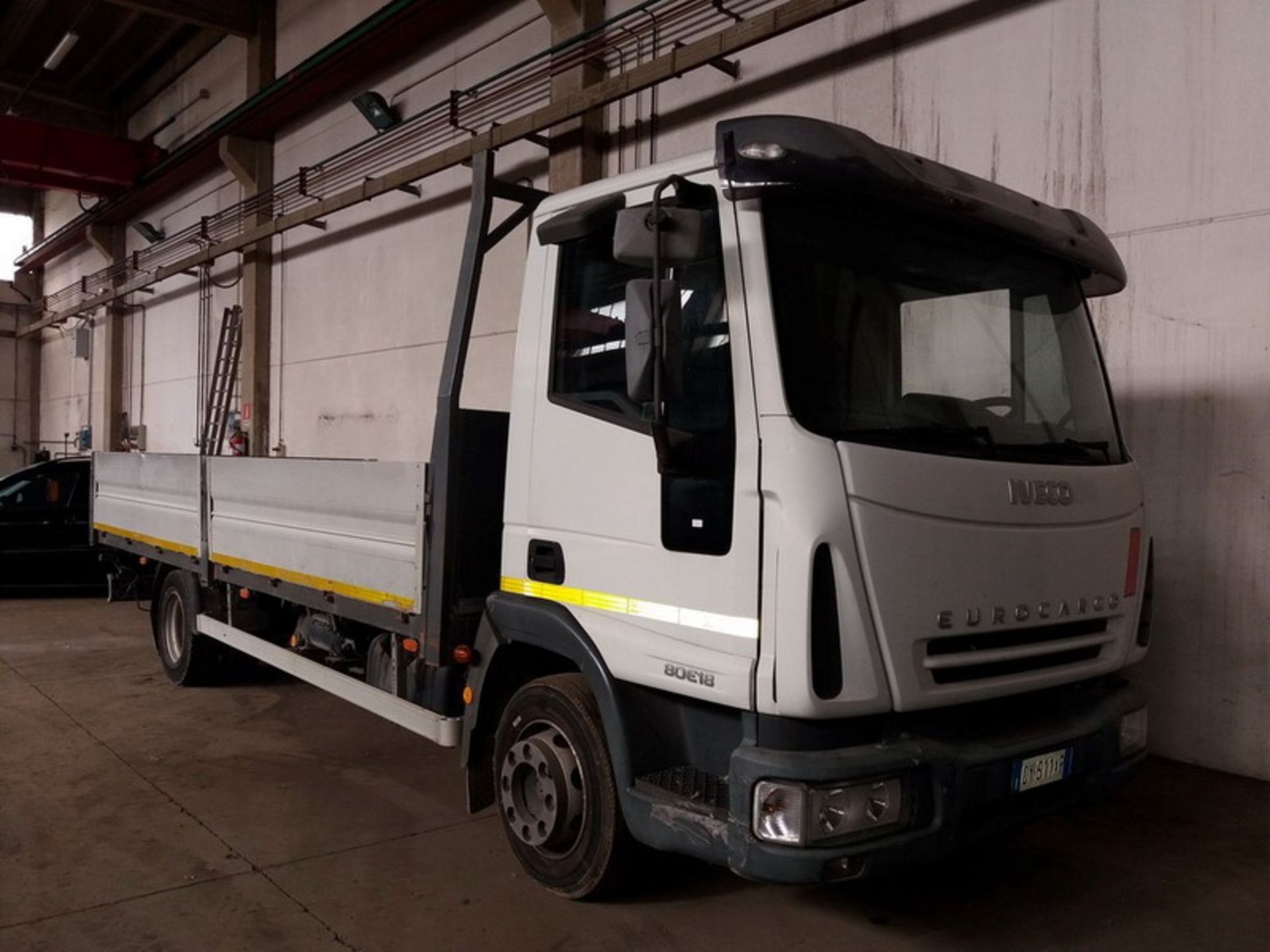 N. 13 (939 V.F. ) AUTOCARRO CASSONATO IVECO EUROCARGO 80 E 18 TARGATO CY511XP