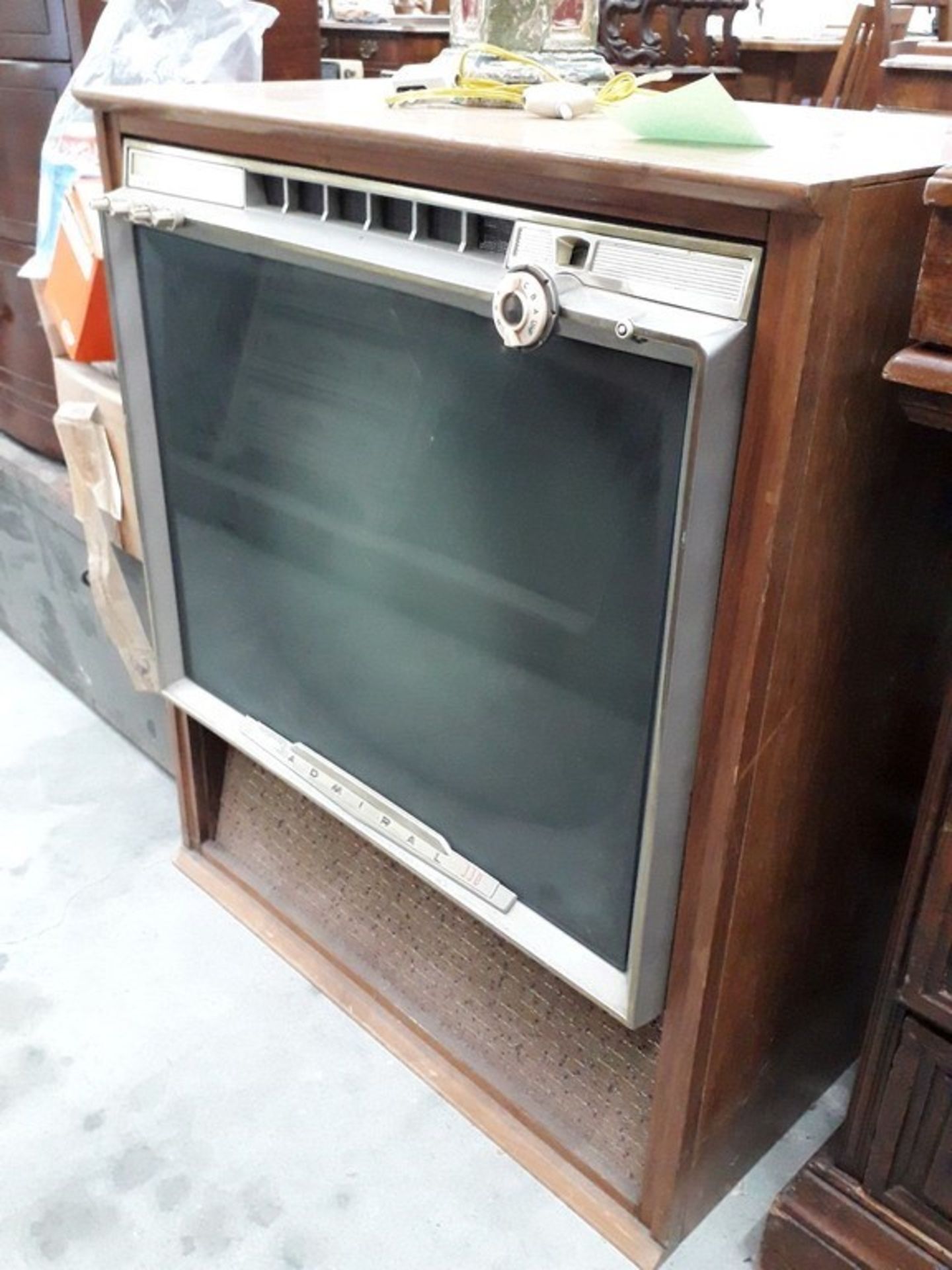 N. 177 (V.F. 928) TV MARCA IMPERIAL ADMIRAL 330 (BENI DEPOSITATI A SAN FELICE SUL PANARO VIA CAMPO