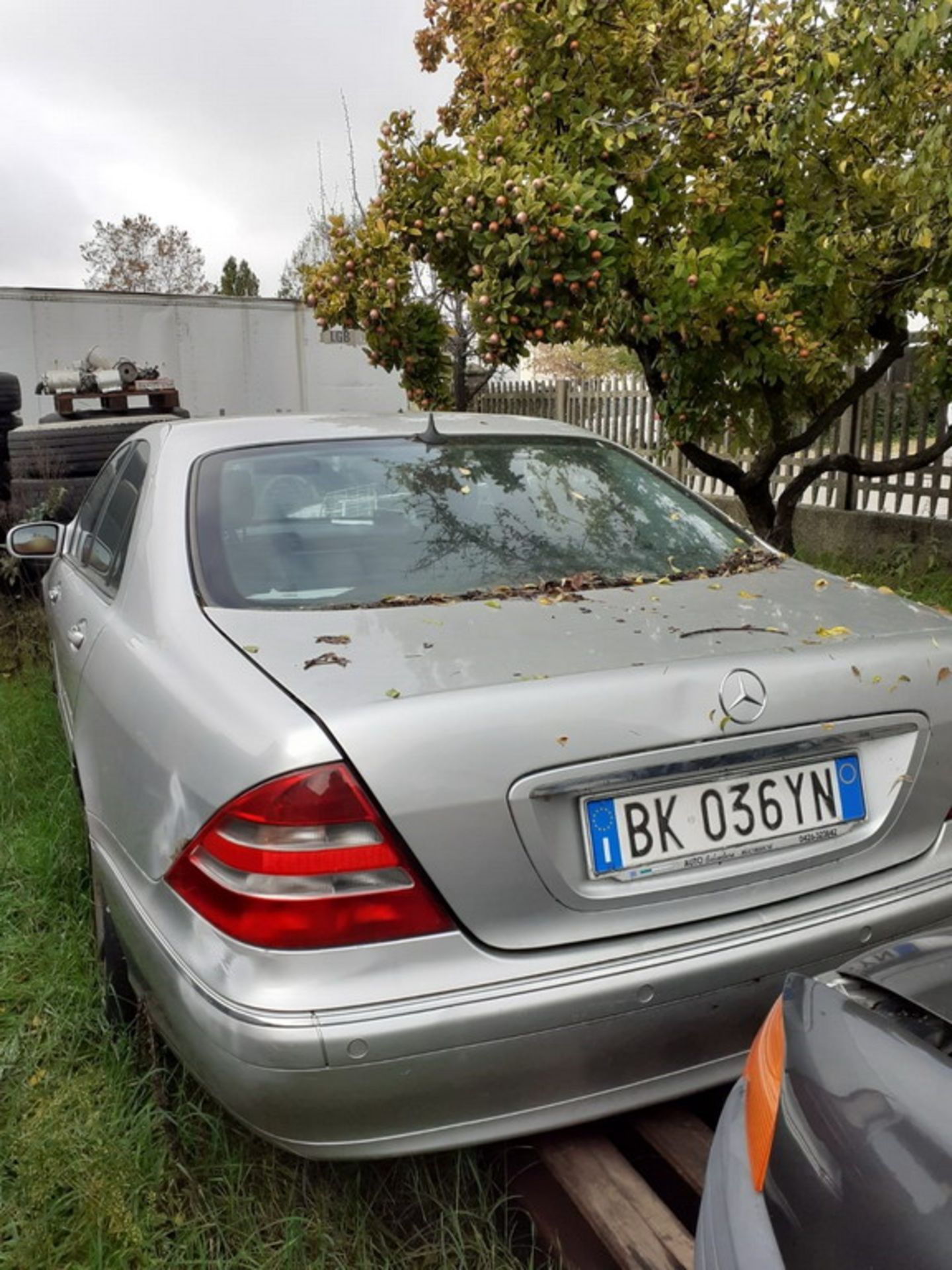 N. 1 (763 IVG FALLIMENTO) AUTOVETTURA MERCEDES IN PESSIME CONDIZIONI, TARGATA BK036YN (BENI IN VIA