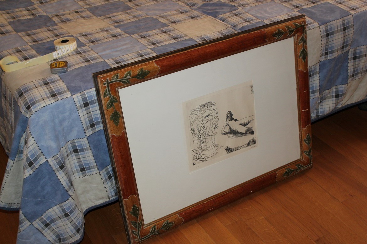 Una grafica, nudo di donna e volto di uomo, firmato Moore 42/50 cm. 30x25