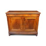 Credenza Luigi Filippo a due porte in noce, cm. 132x55xh104