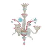 Lampadario di Murano tre luci anni 60 con screziature di vari colori, azzurro, rosso, bianco