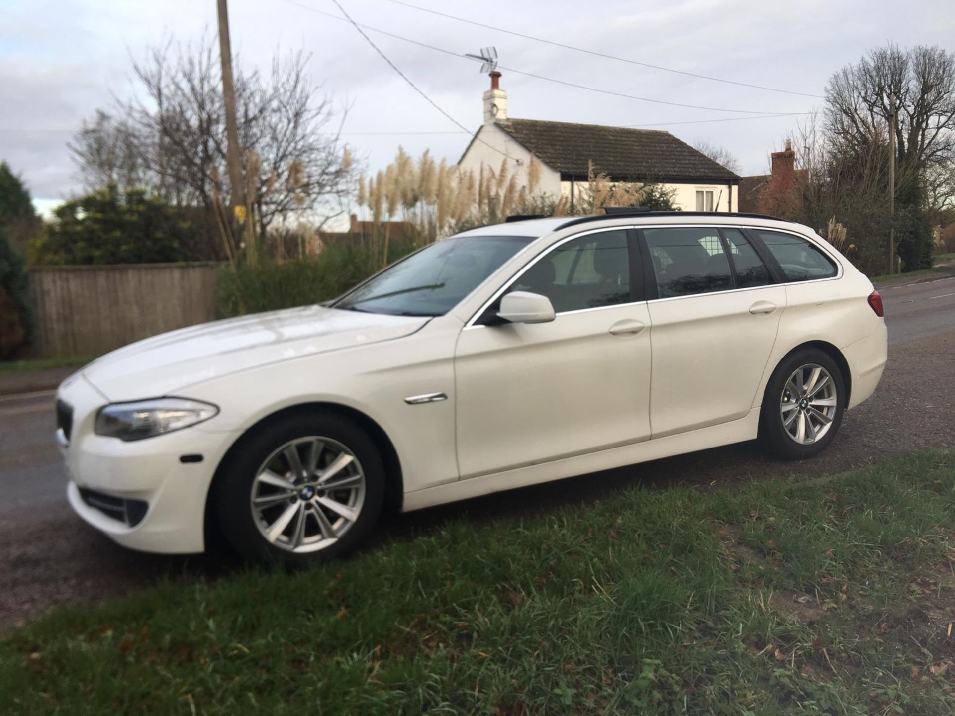 2013 BMW 530D SERIES DIESEL TOURING SE 5dr Step AUTOMATIC [Professional Media] - Image 8 of 16