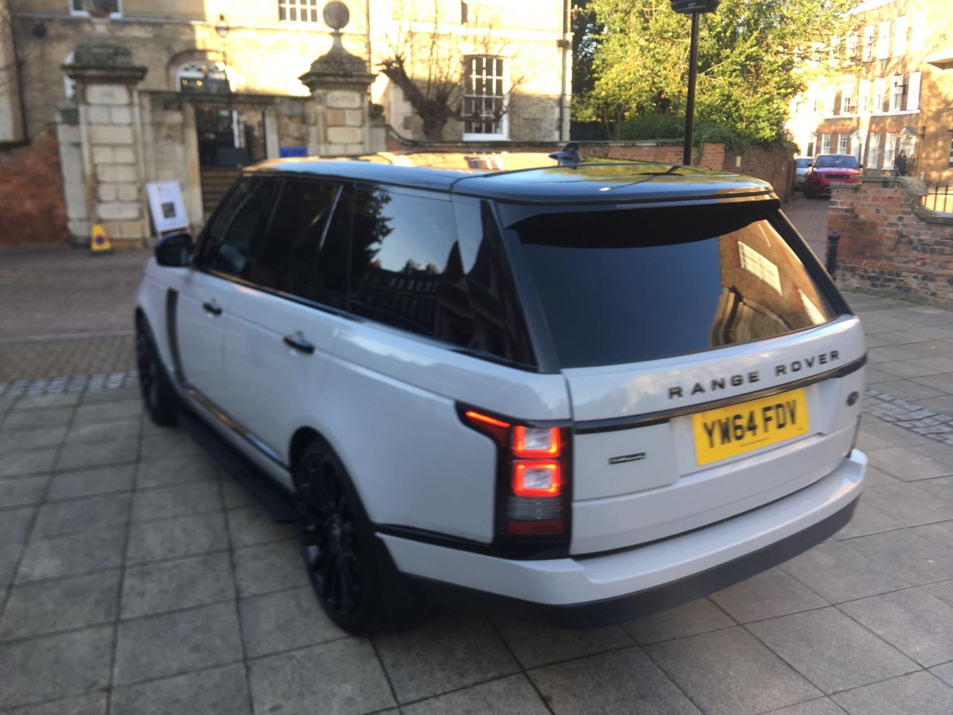 2015 RANGE ROVER VOGUE 4.4 DIESEL BLACK PACK **MANUFACTURES WARRANTY** - Image 4 of 19