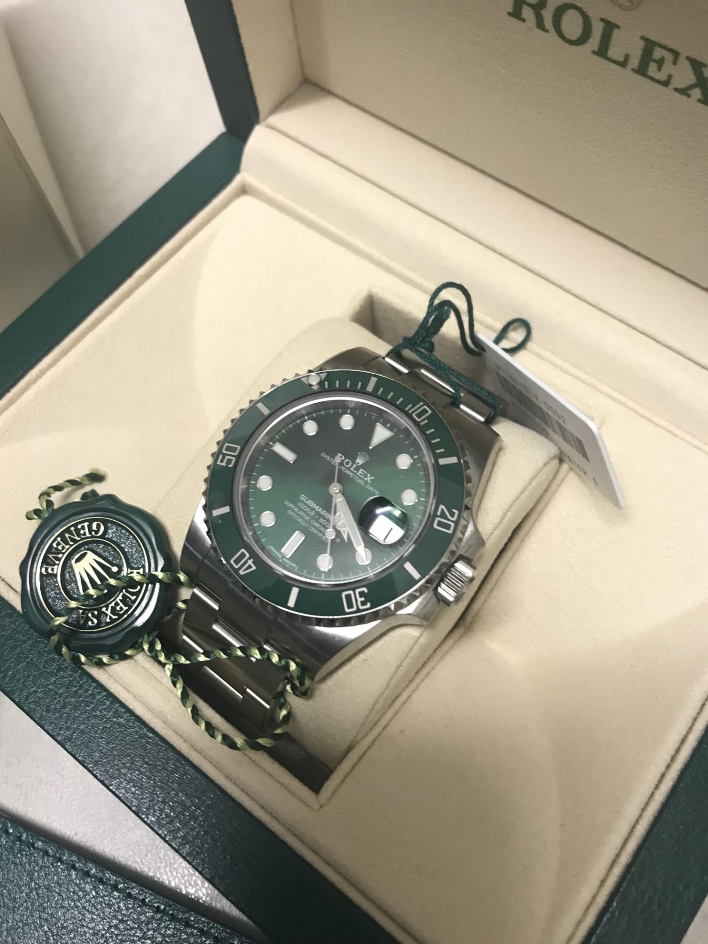 2017 ROLEX SUBMARINER DATE WATCH OYSTERSTEEL 40MM **HULK** - Image 2 of 10