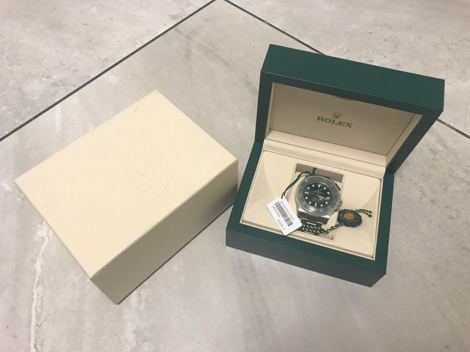 2017 ROLEX SUBMARINER DATE WATCH OYSTERSTEEL 40MM **HULK** - Image 10 of 10