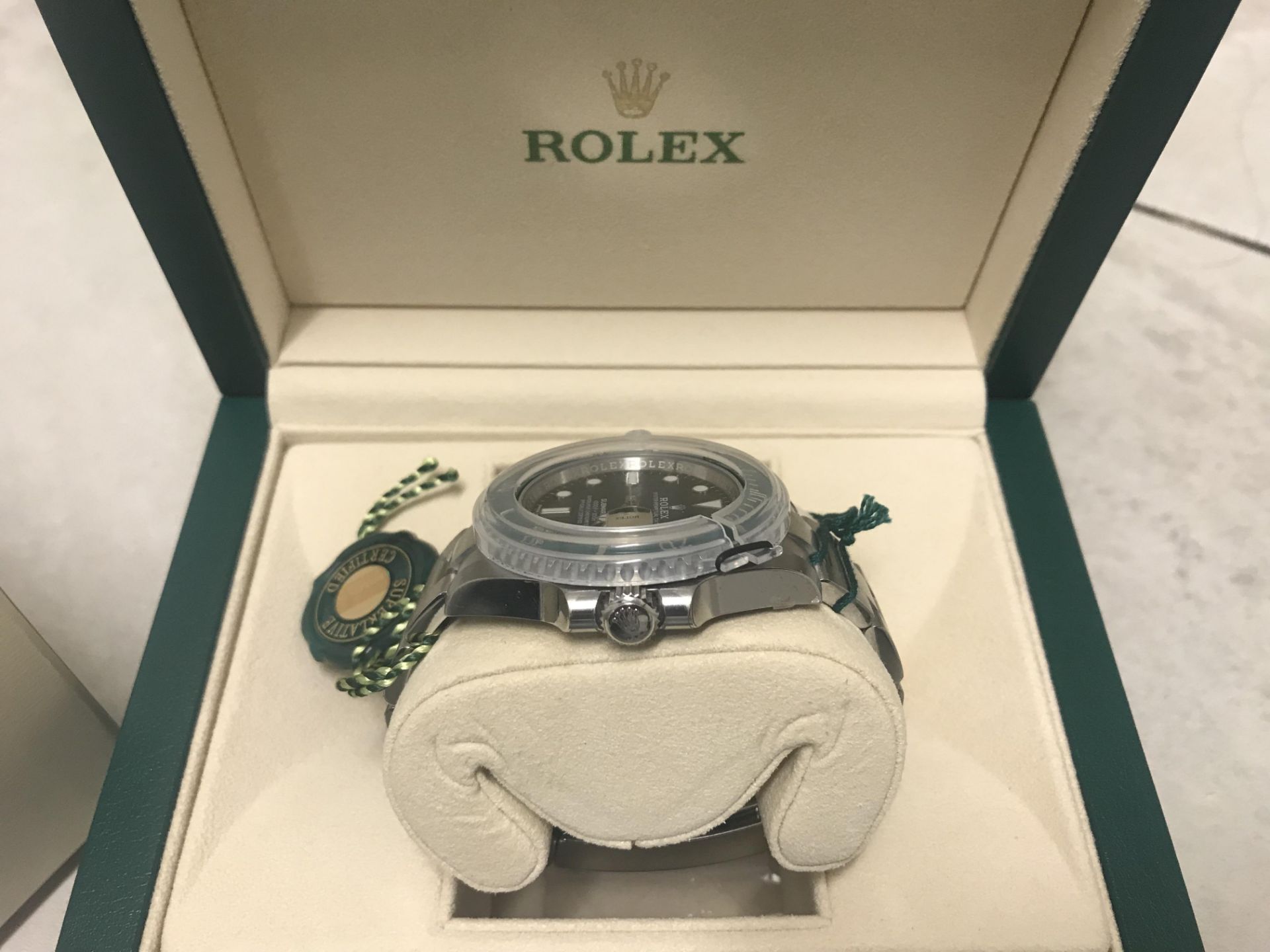 2017 ROLEX SUBMARINER DATE WATCH OYSTERSTEEL 40MM **HULK** - Image 5 of 10