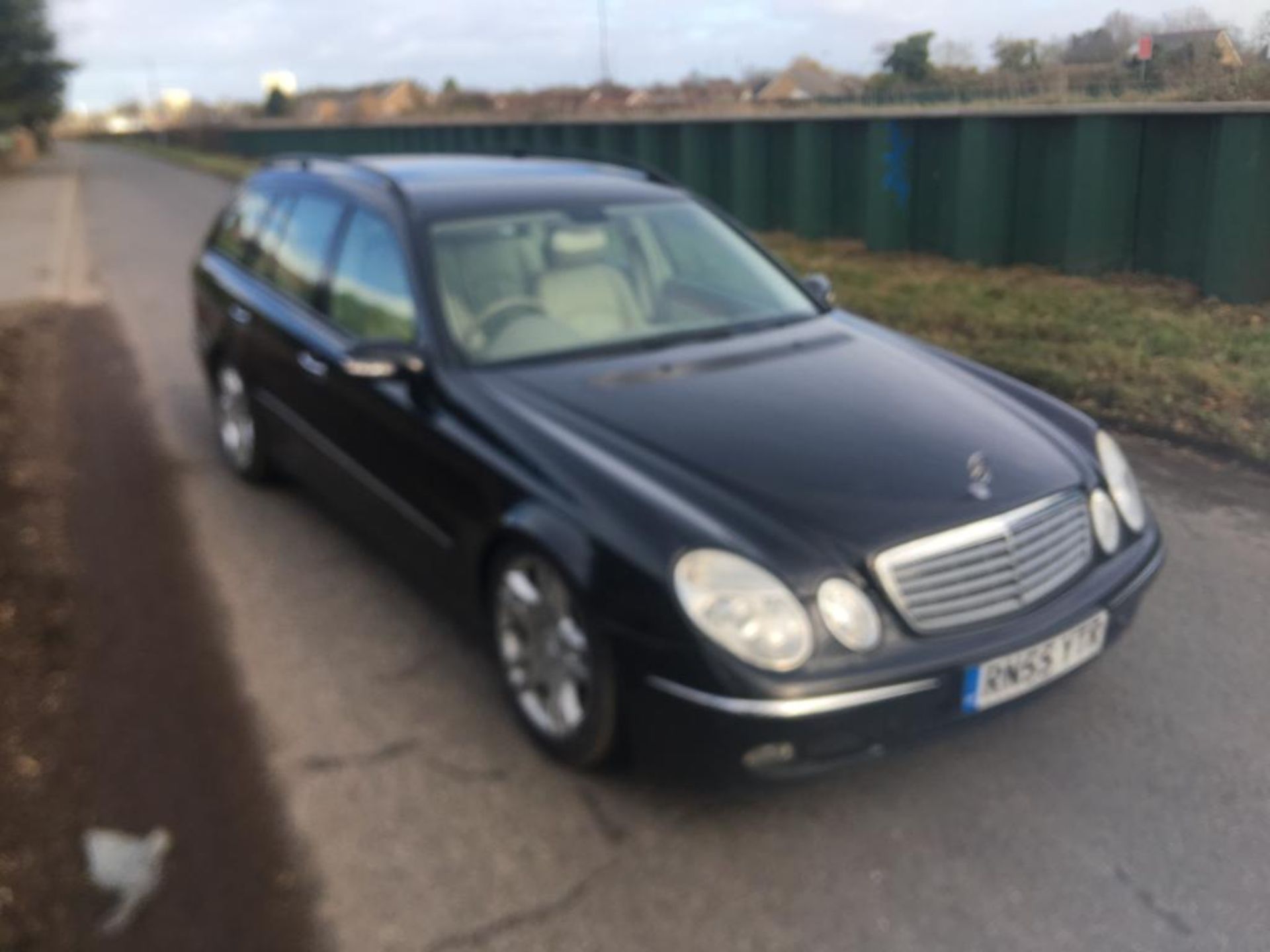 MERCEDES BENZ E320 CDI ELEGENCE AUTO **7 SEATER** - Image 2 of 36