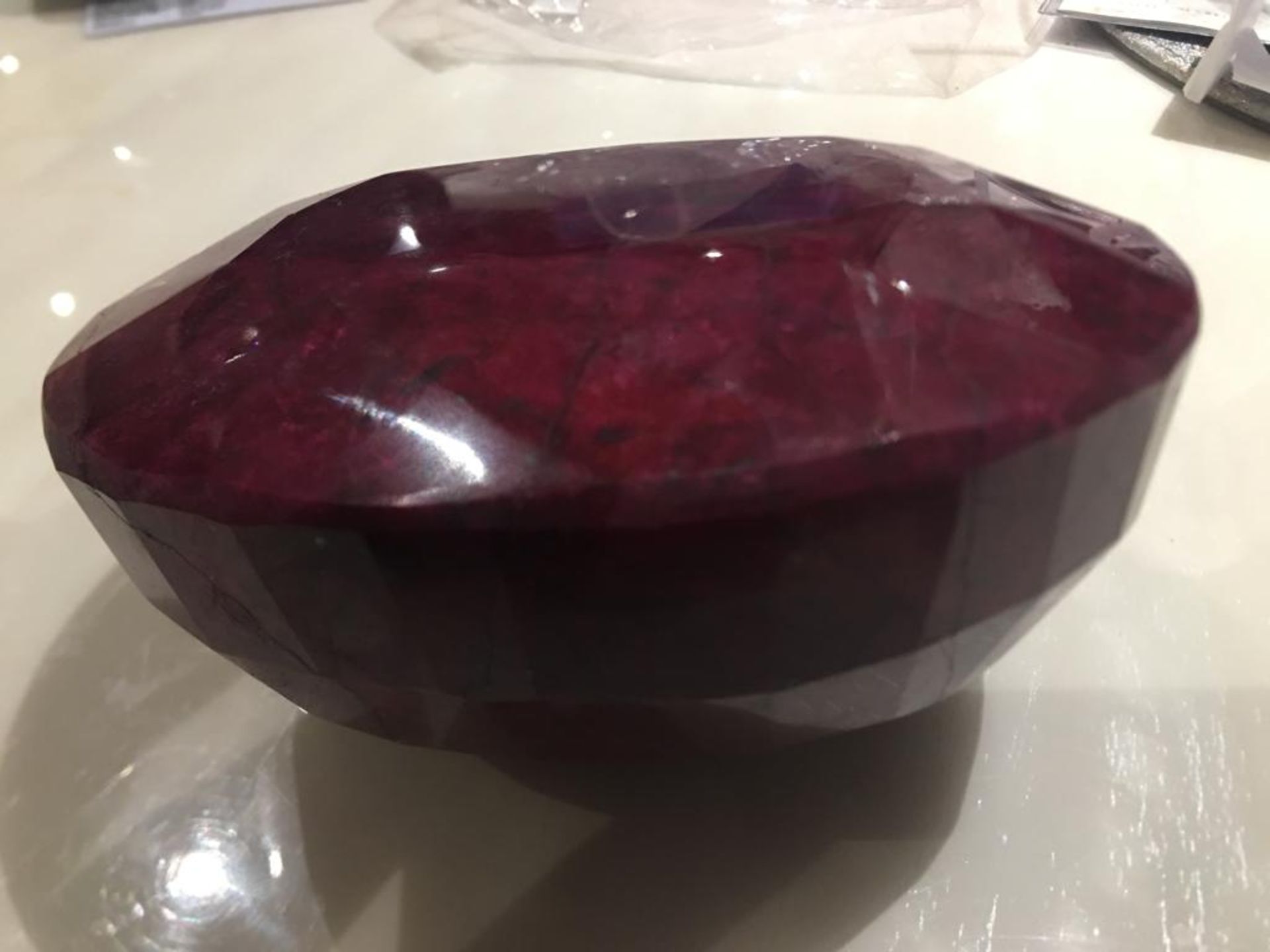 6525 CARATS NATURAL OVAL RUBY MUSEUM/COLLECTORS PIECE - Image 2 of 4