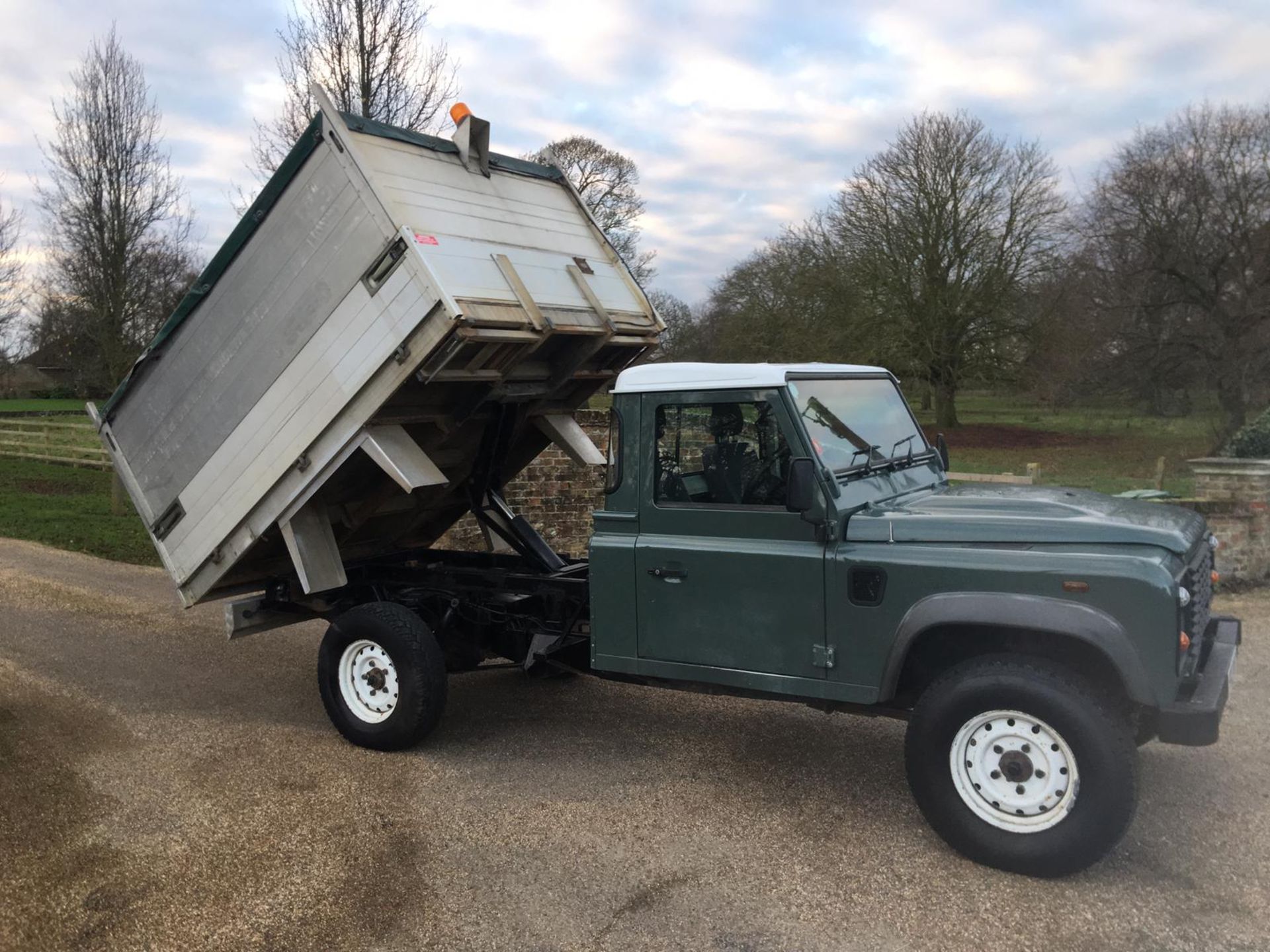 2012 LAND ROVER DEFENDER 130 SINGLE CAB WITH ALUMINIUM BODY TIPPER *LOW MILEAGE*ONE OWNER FROM NEW* - Image 2 of 28