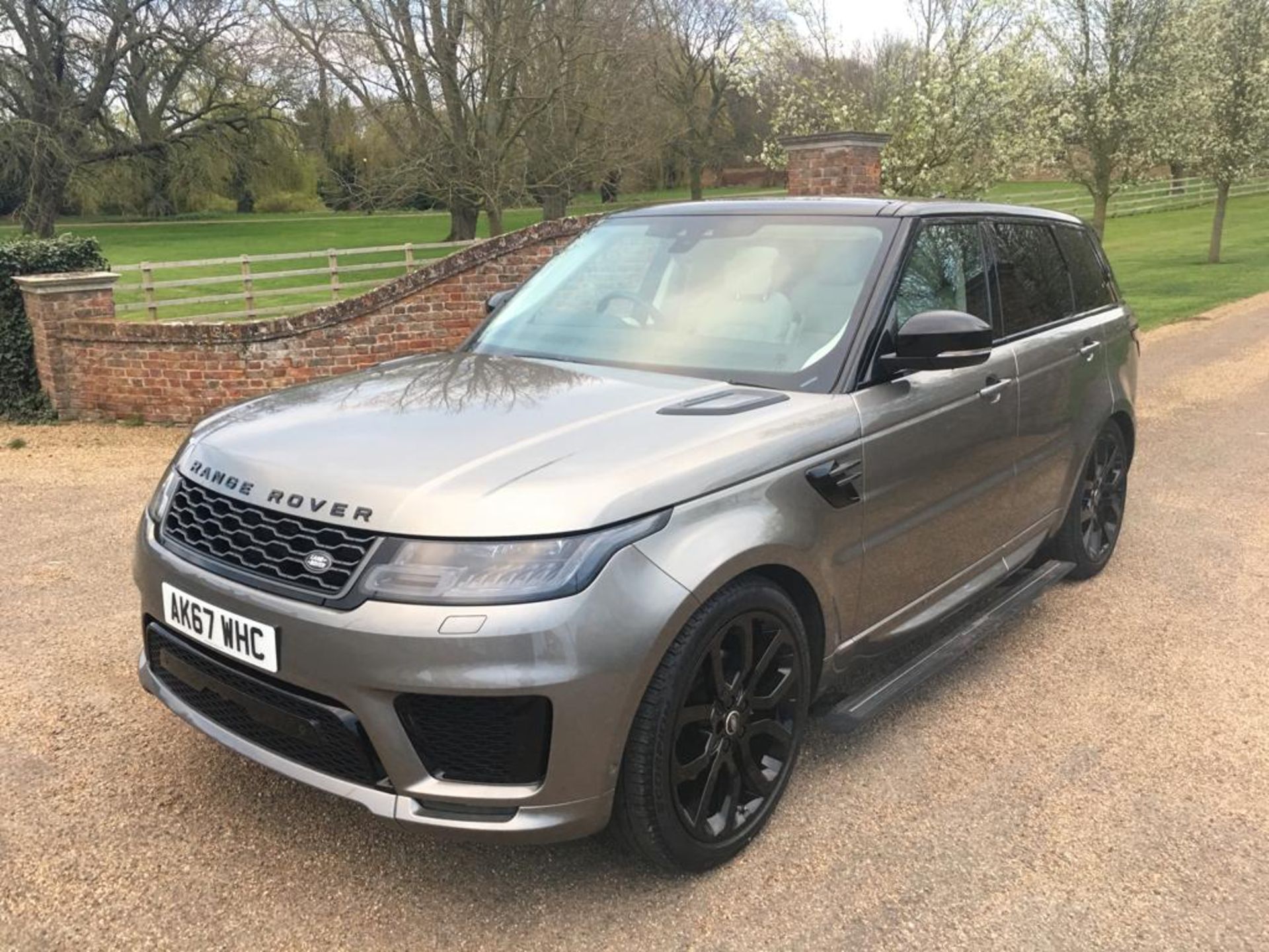 2018 RANGE ROVER SPORT 3.0 HSE DYNAMIC **ONE OWNER FROM NEW**COST £79,800 NEW LAST YEAR** - Image 4 of 26