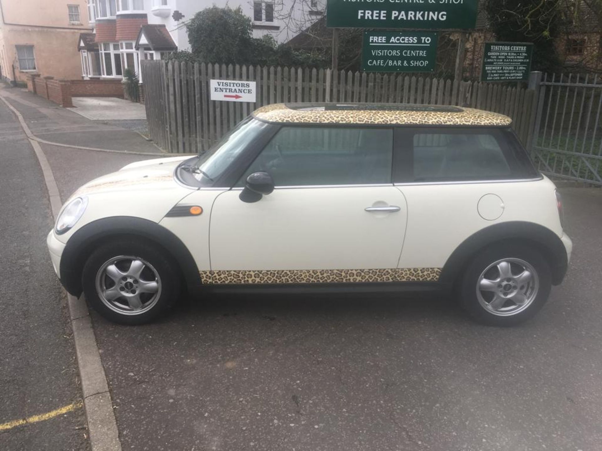 2008 MINI COOPER 1.6 PETROL **STARTS AND DRIVES** - Image 7 of 16