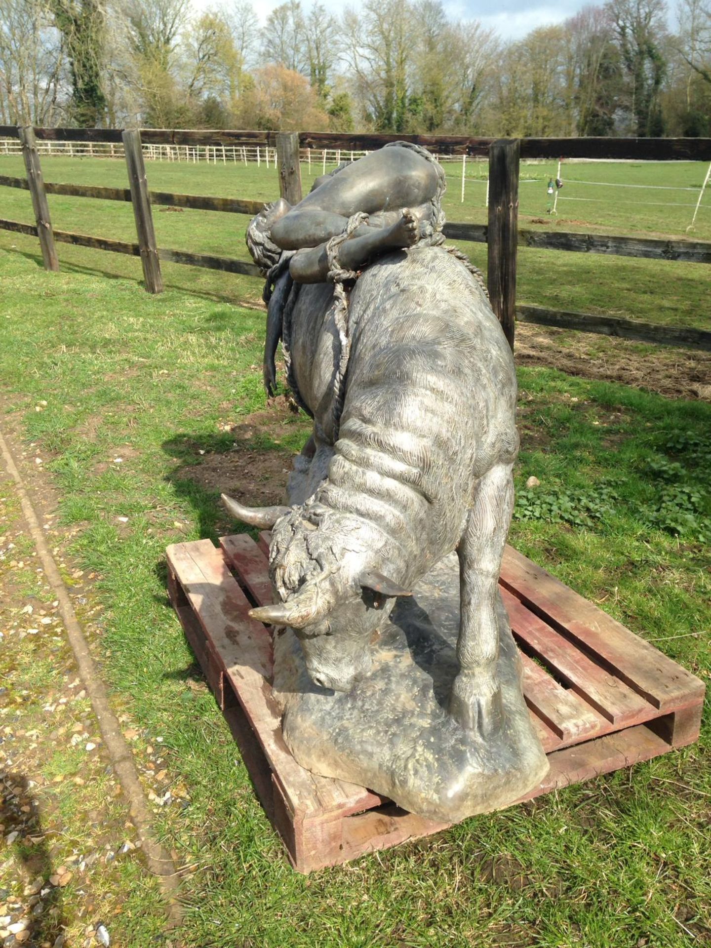 CAST IRON BULL WITH LADY LYING ON TOP SCULPTURE ORNAMENT - Image 6 of 6