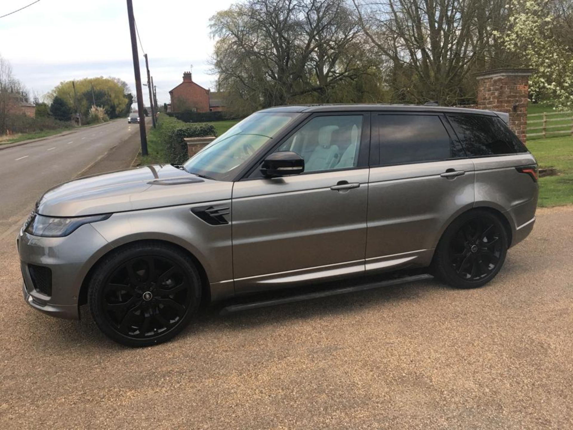 2018 RANGE ROVER SPORT 3.0 HSE DYNAMIC **ONE OWNER FROM NEW**COST £79,800 NEW LAST YEAR** - Image 10 of 26