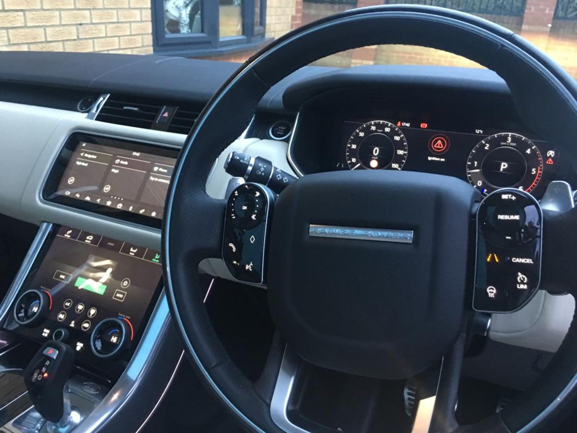 2018 RANGE ROVER SPORT 3.0 HSE DYNAMIC **ONE OWNER FROM NEW**COST £79,800 NEW LAST YEAR** - Image 19 of 26